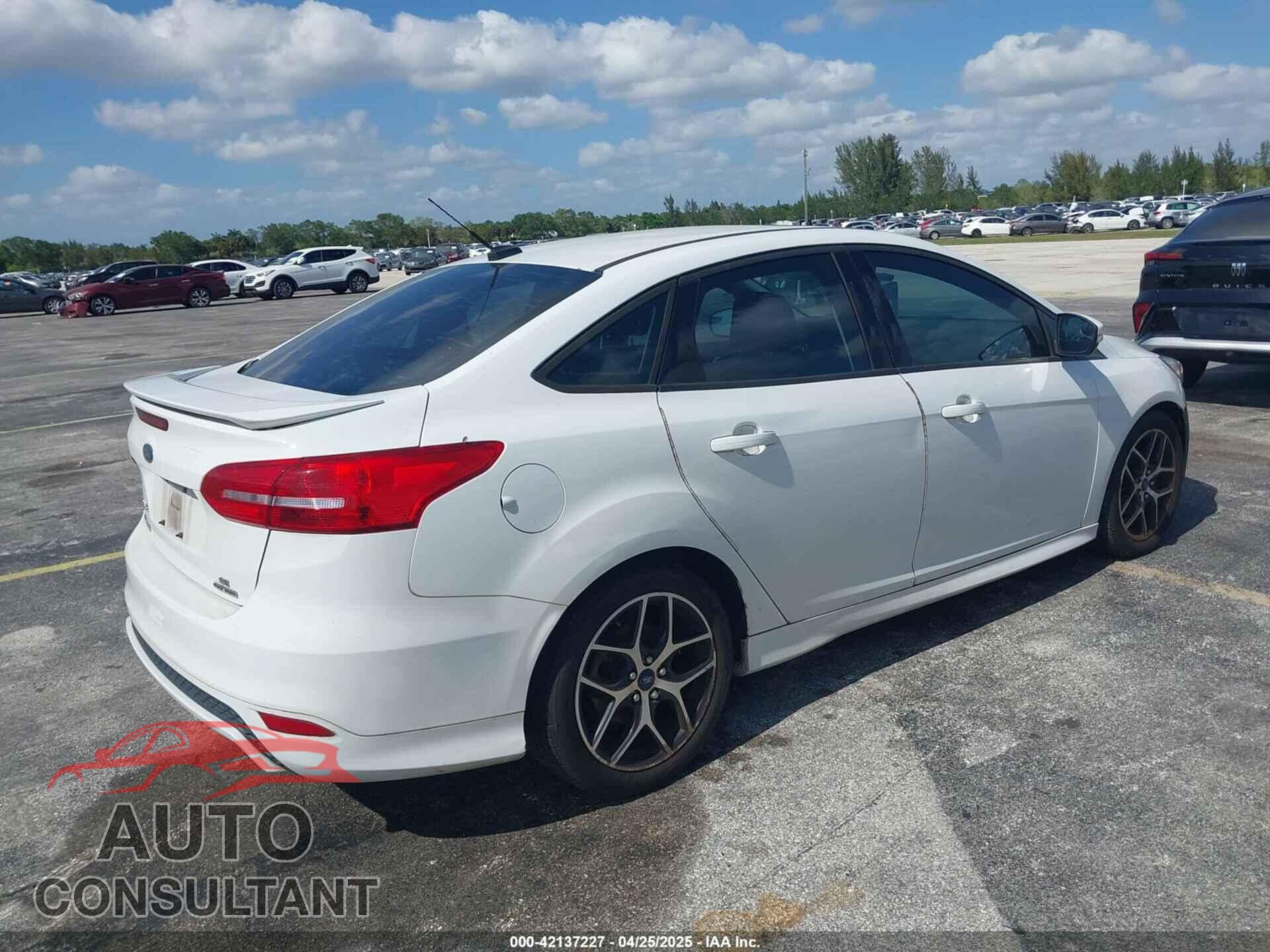 FORD FOCUS 2015 - 1FADP3F27FL297966