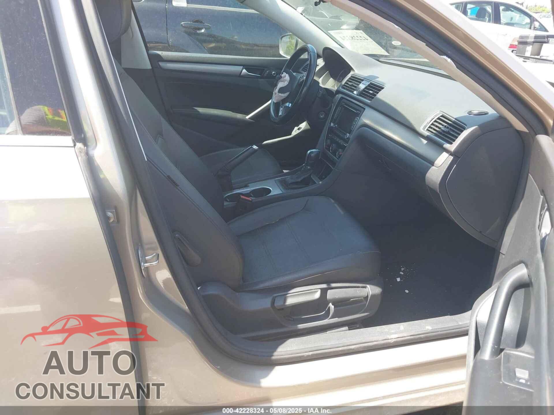 VOLKSWAGEN PASSAT 2015 - 1VWBV7A39FC067485