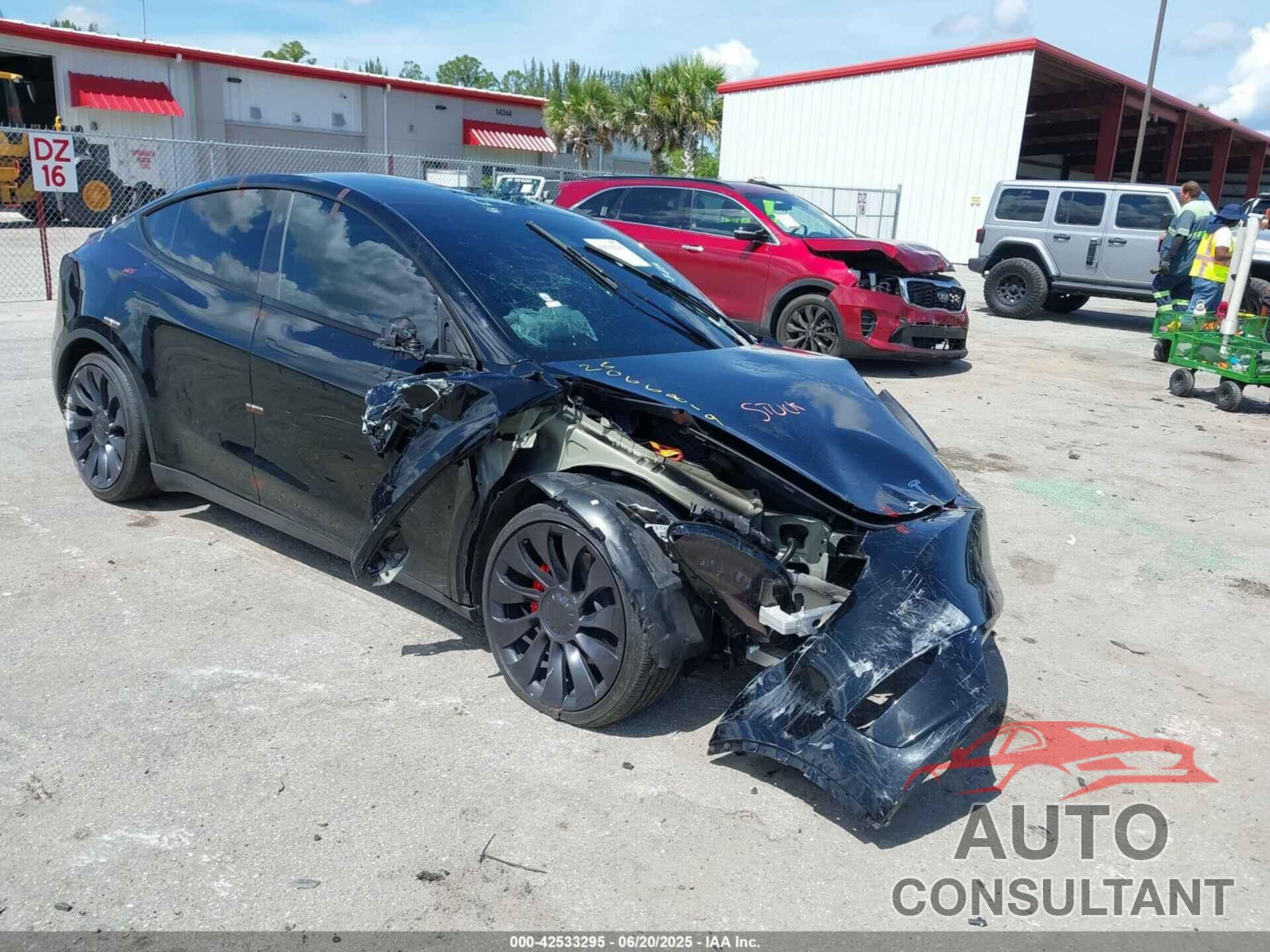 TESLA MODEL Y 2024 - 7SAYGDEF3RA270650