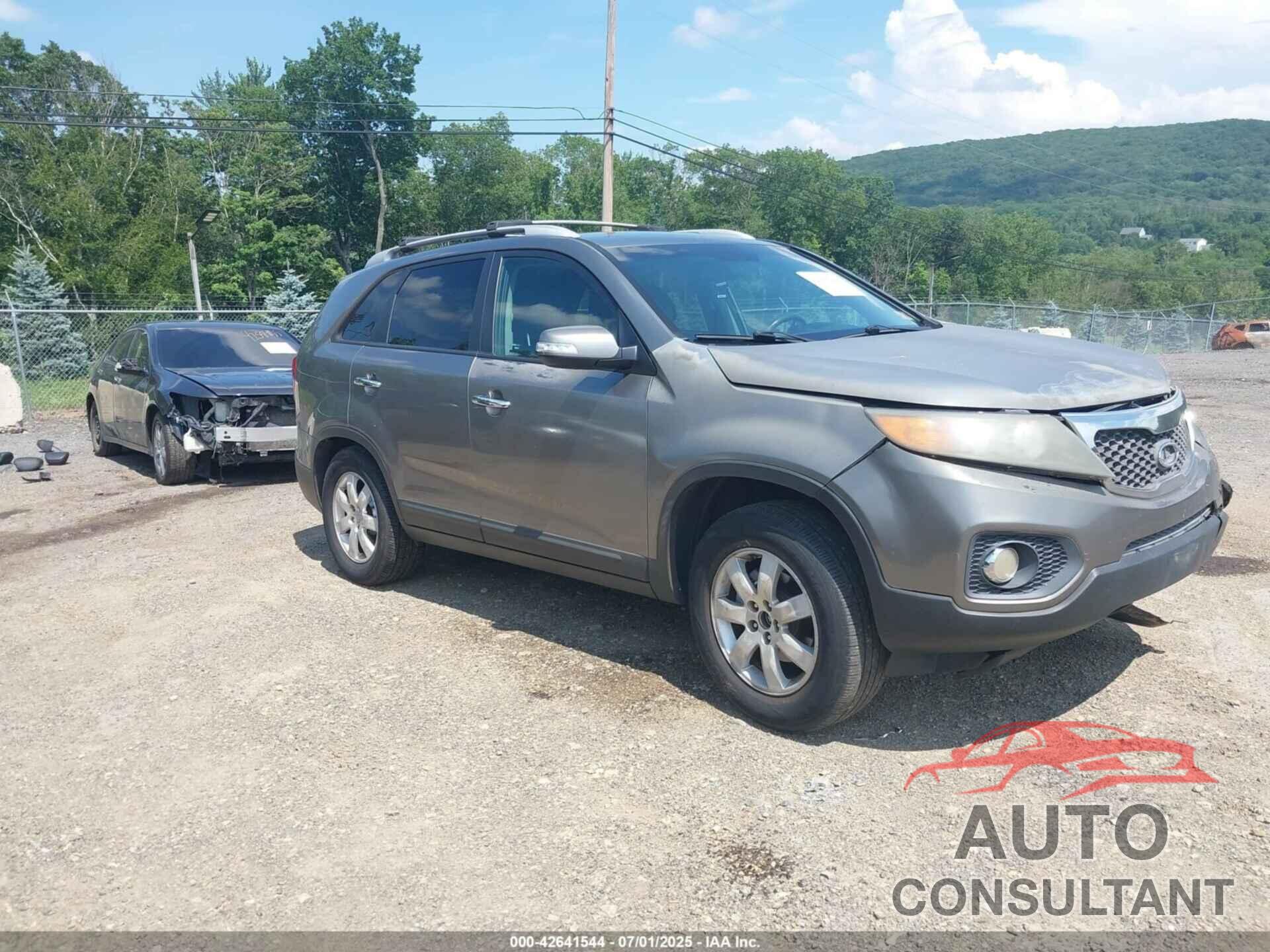 KIA SORENTO 2011 - 5XYKT3A15BG176791