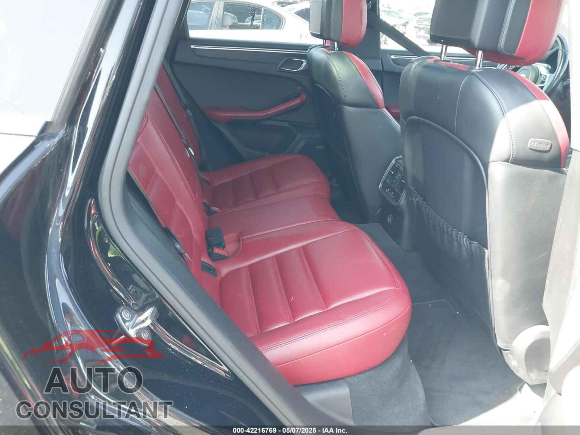 PORSCHE MACAN 2018 - WP1AG2A53JLB61723