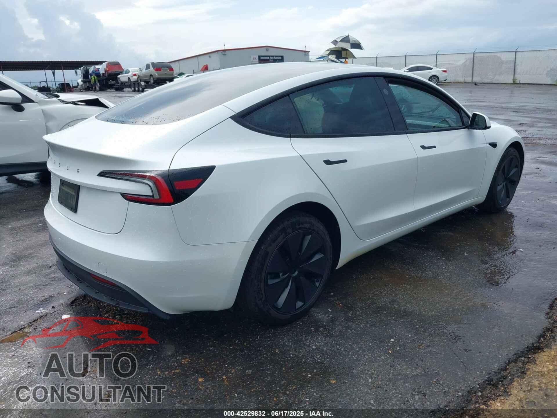 TESLA MODEL 3 2024 - 5YJ3E1EA2RF864570