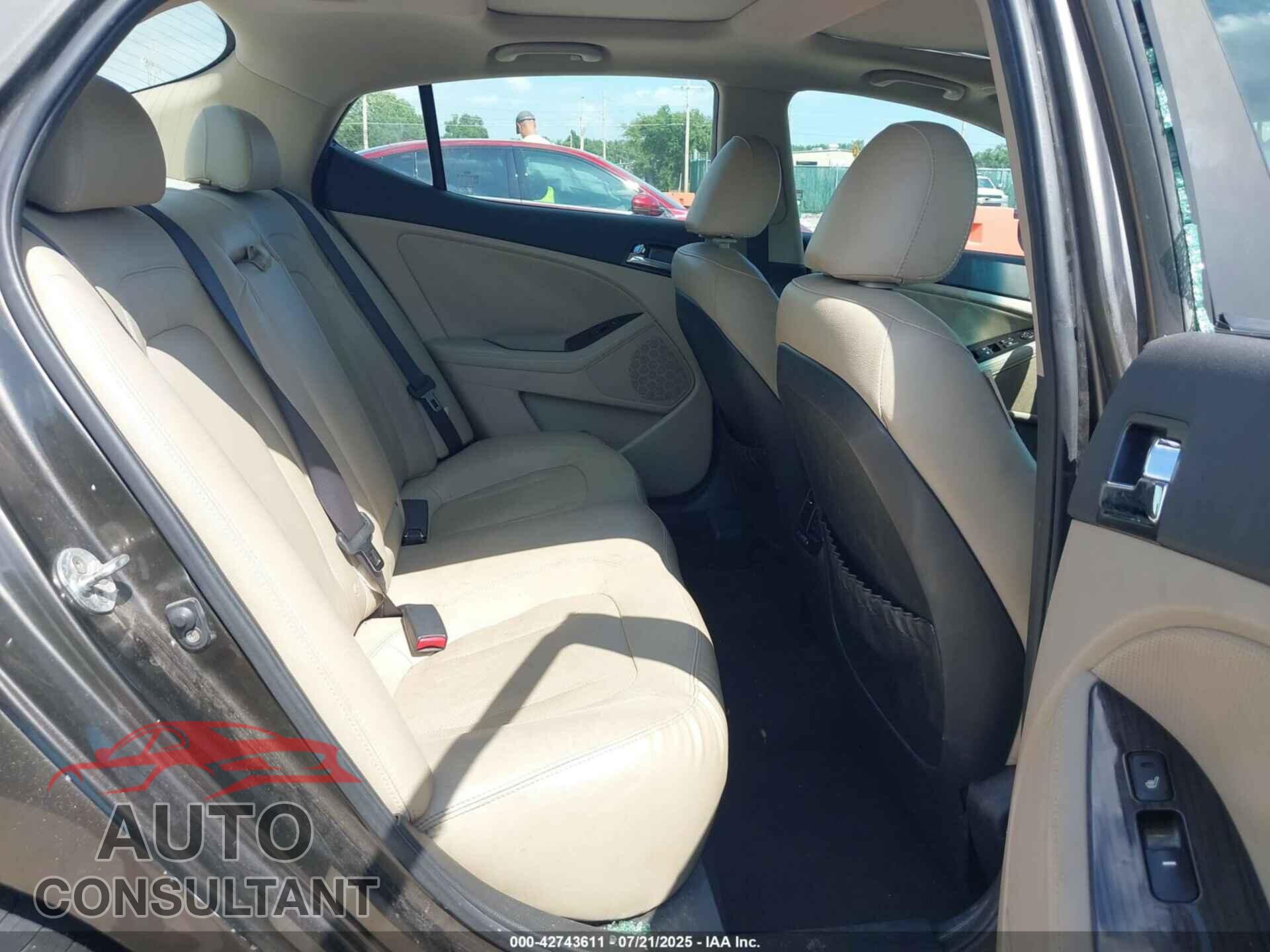KIA OPTIMA 2011 - KNAGN4A77B5064851