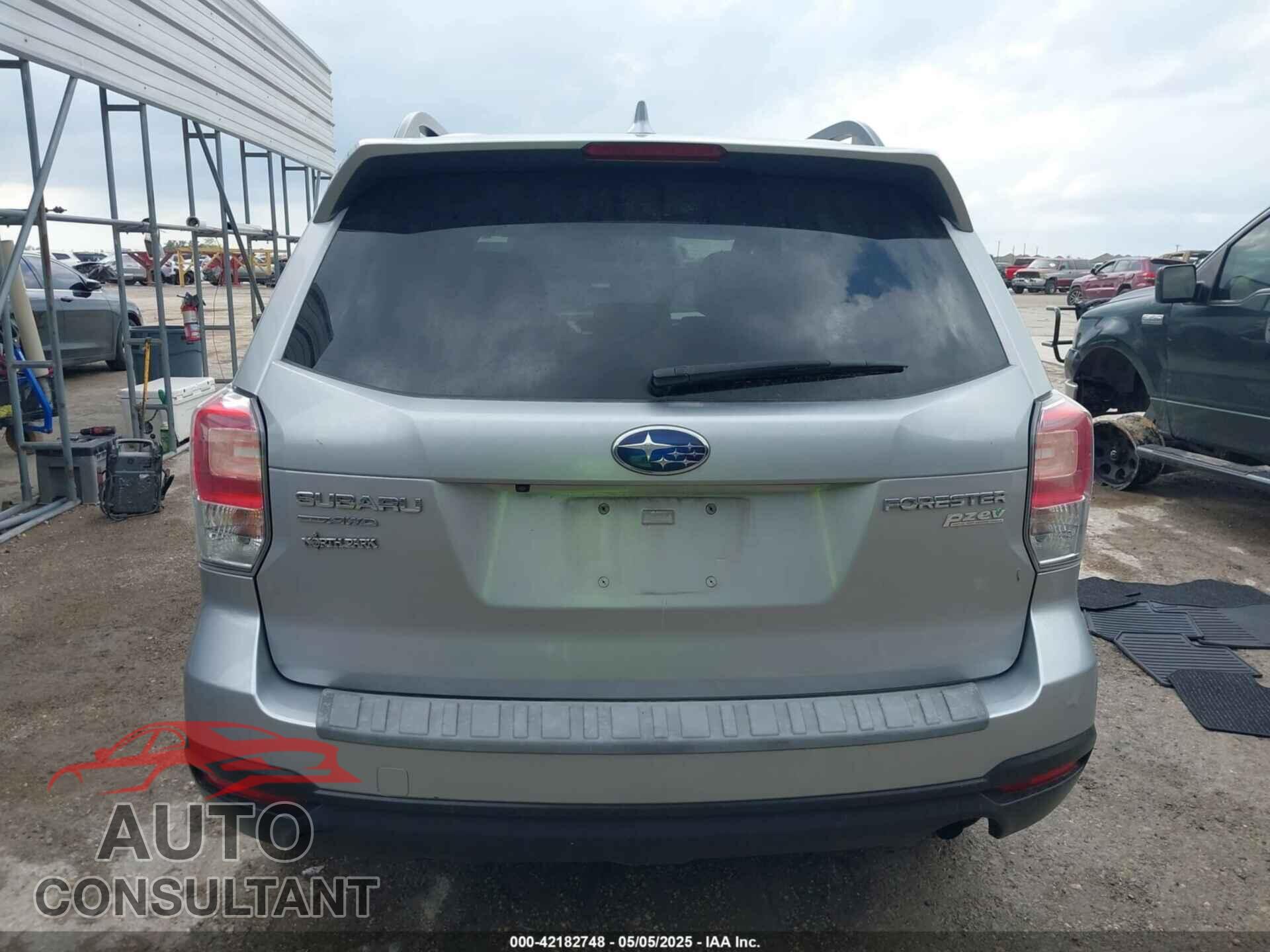 SUBARU FORESTER 2017 - JF2SJAEC0HH580556