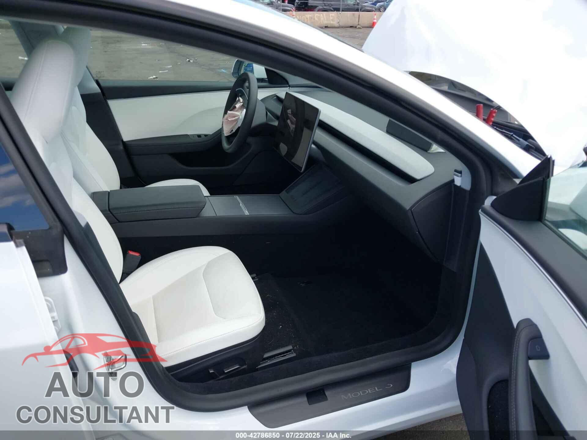 TESLA MODEL 3 2024 - 5YJ3E1EA7RF835209