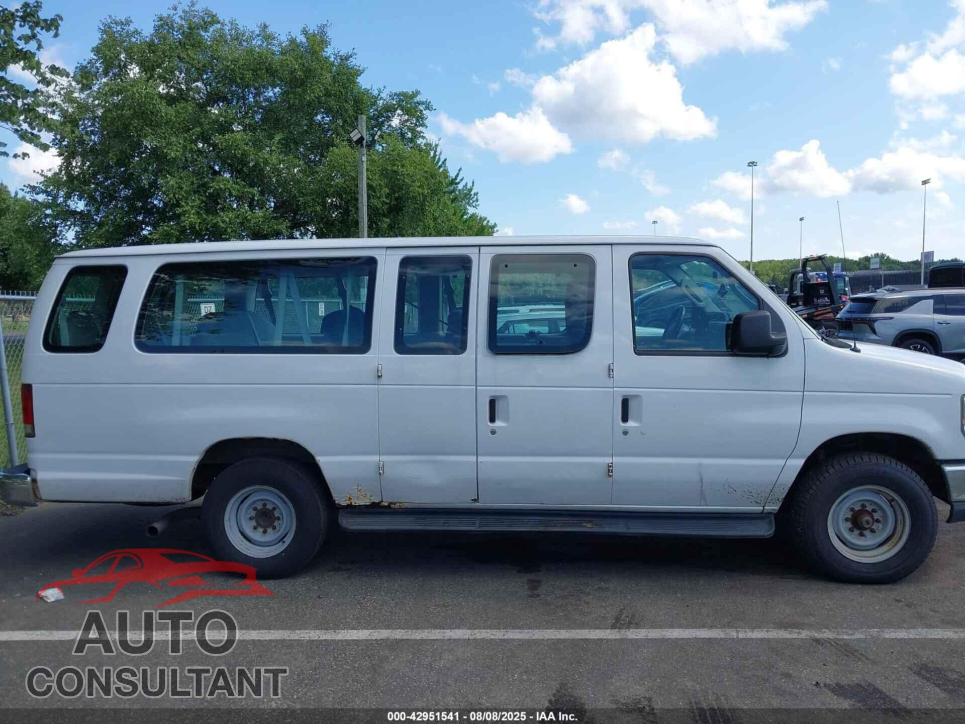 FORD E-350 SUPER DUTY 2011 - 1FBSS3BL3BDA20237