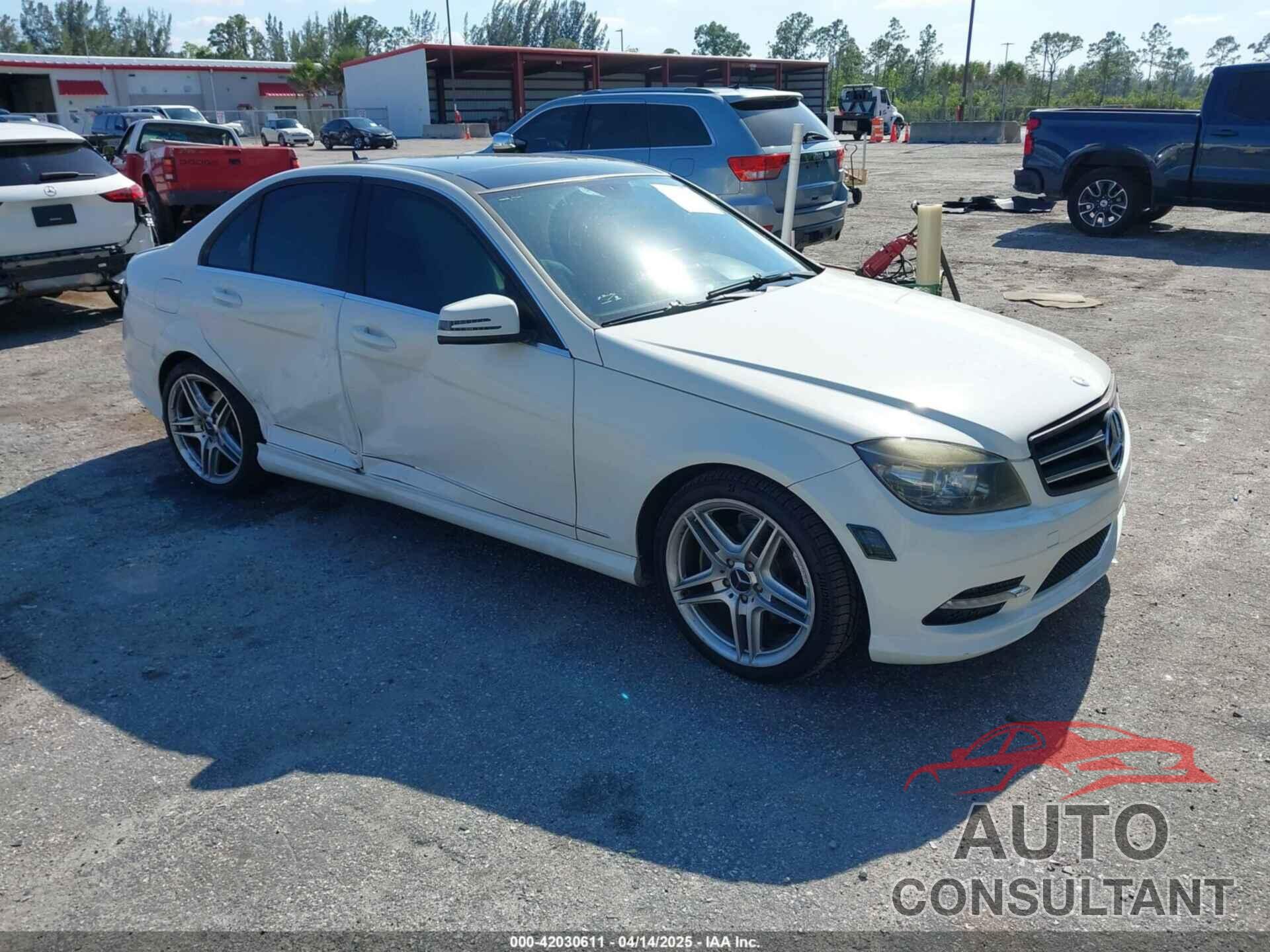 MERCEDES-BENZ C 300 2011 - WDDGF5EB3BR152220
