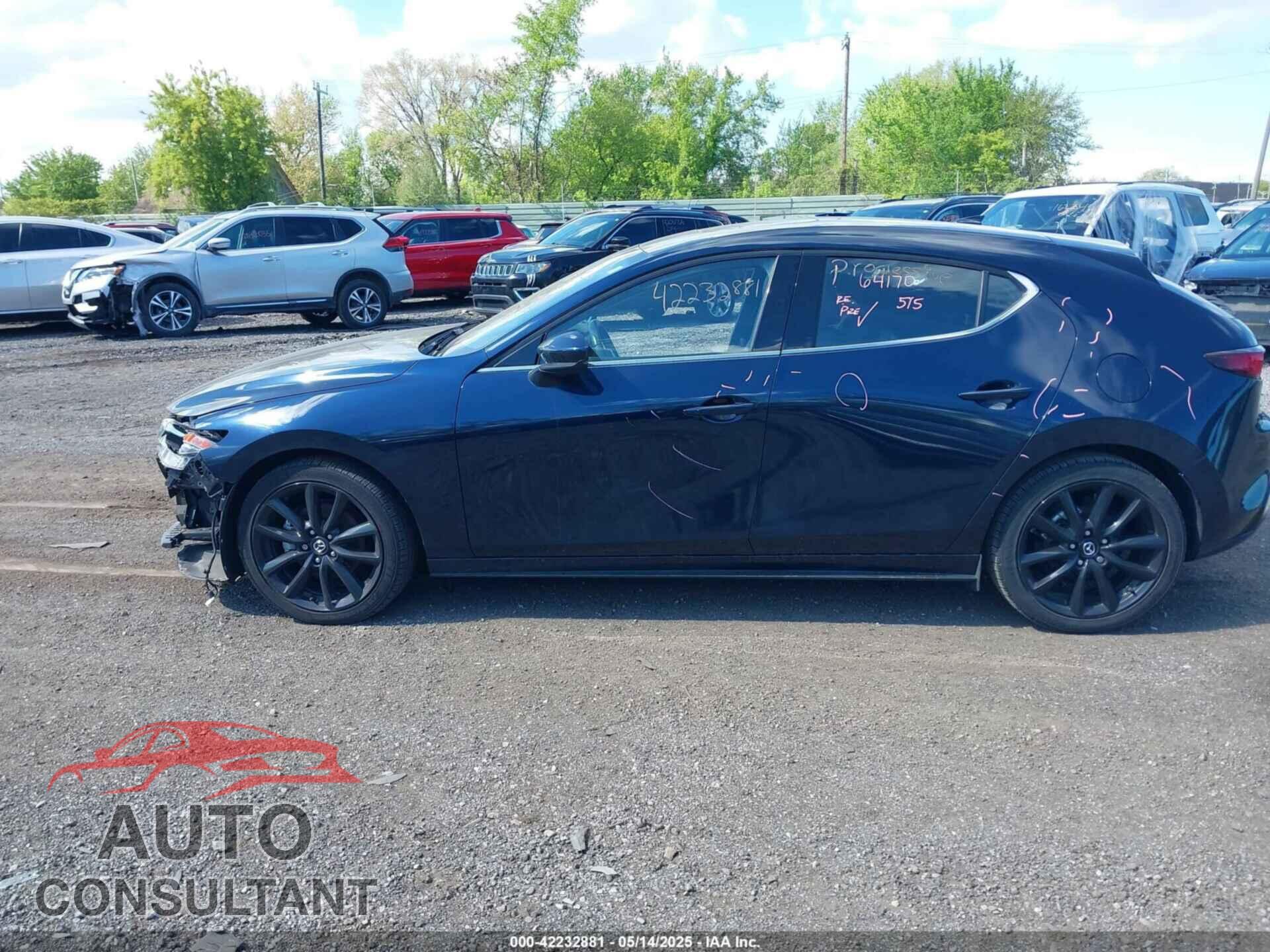 MAZDA MAZDA3 HATCHBACK 2019 - JM1BPBNMXK1144535