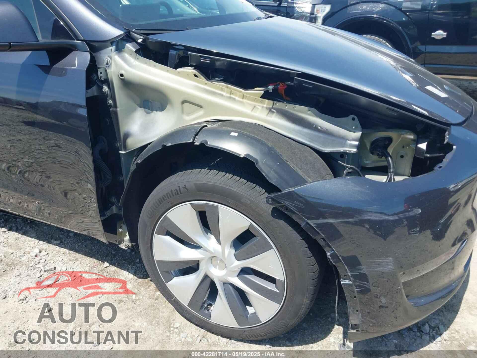 TESLA MODEL Y 2024 - 7SAYGAEEXRF092728