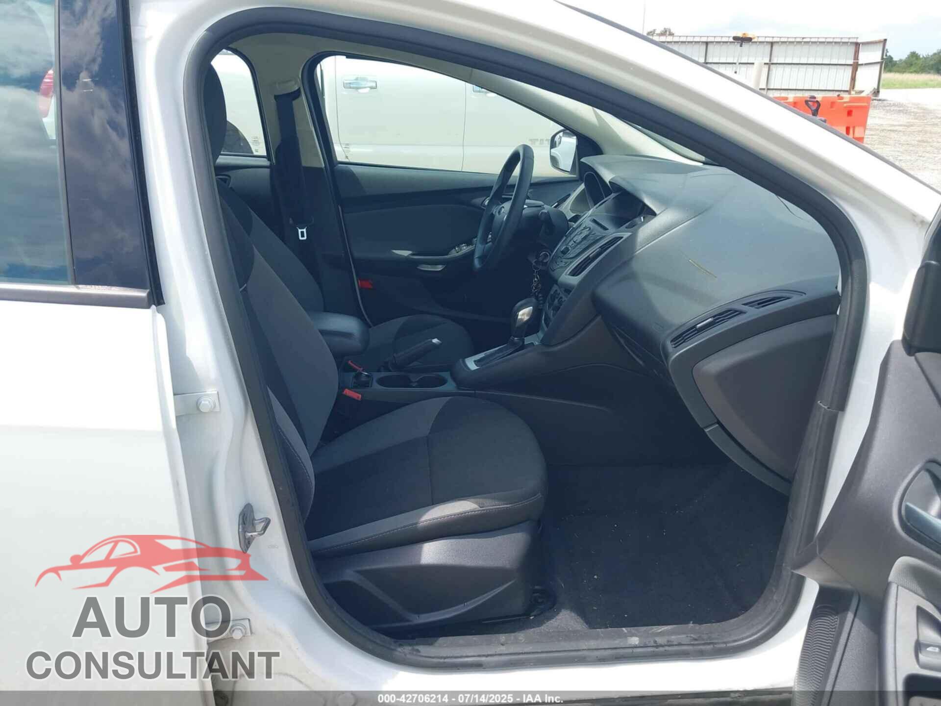 FORD FOCUS 2014 - 1FADP3F23EL182828