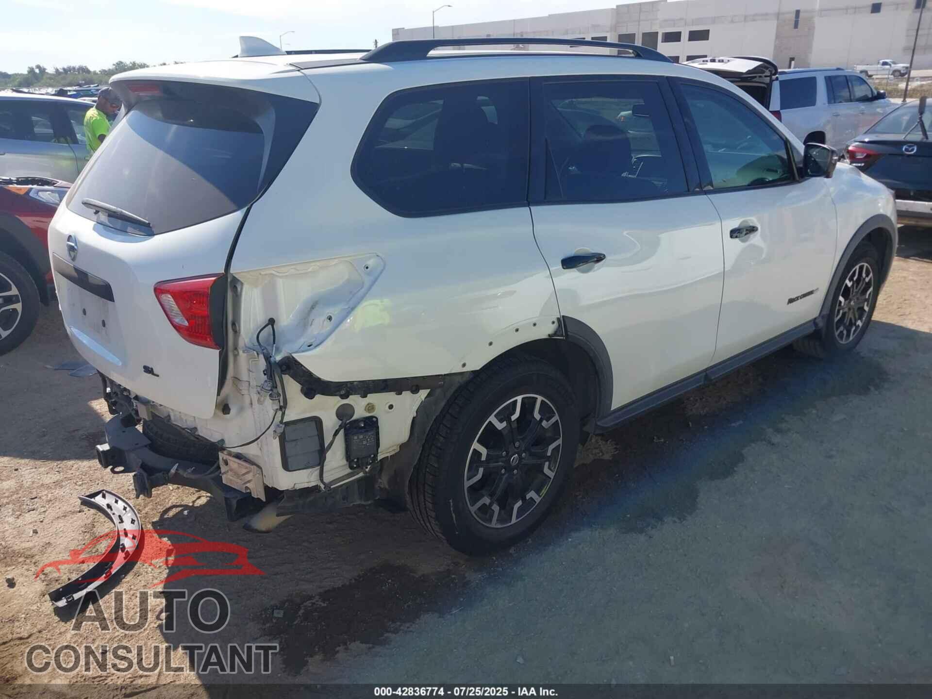 NISSAN PATHFINDER 2020 - 5N1DR2CN5LC642349