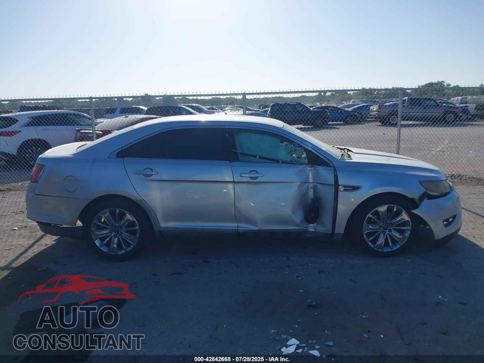 FORD TAURUS 2011 - 1FAHP2FW5BG120625
