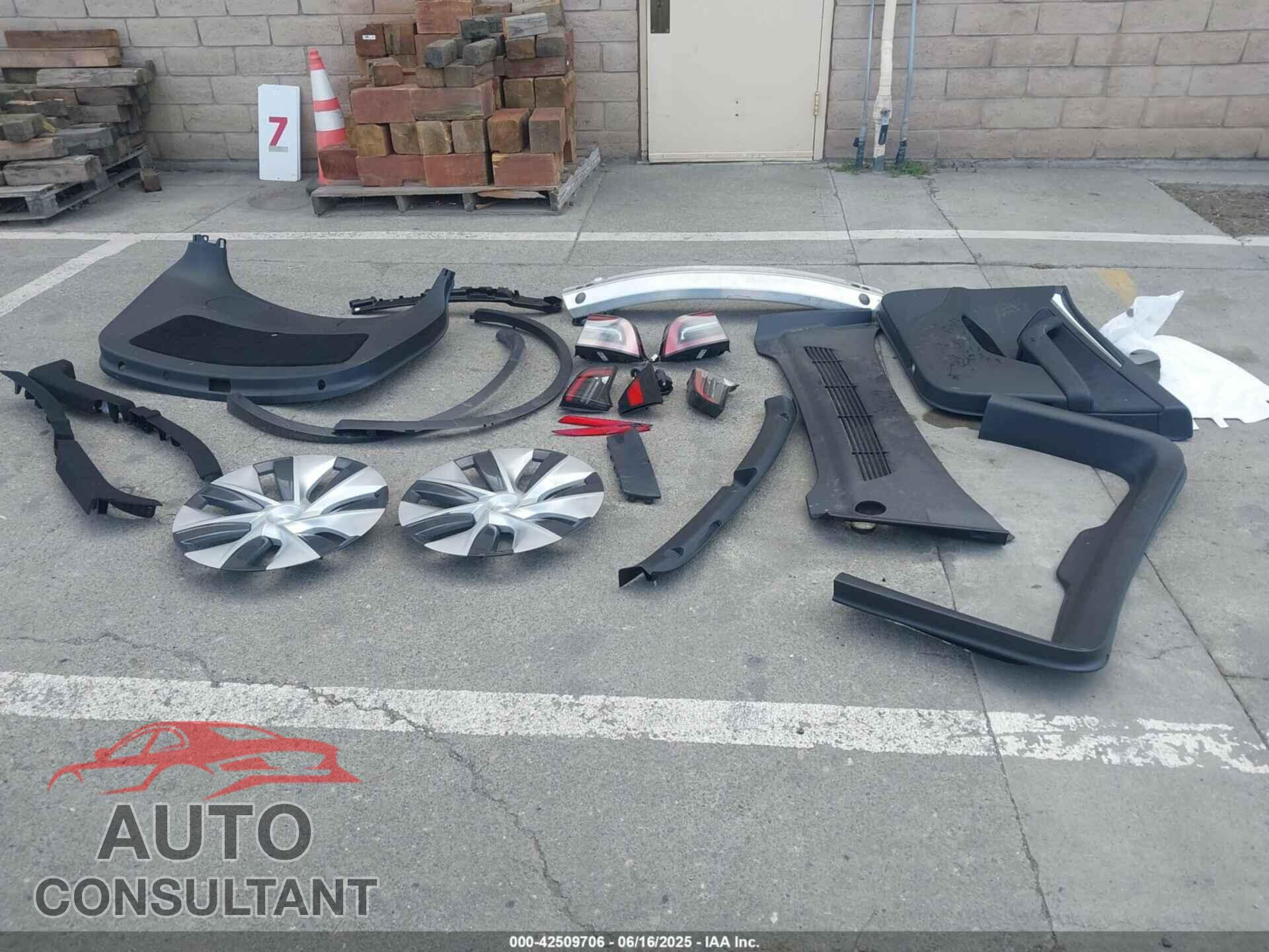 TESLA MODEL Y 2023 - 7SAYGDEE2PF832769