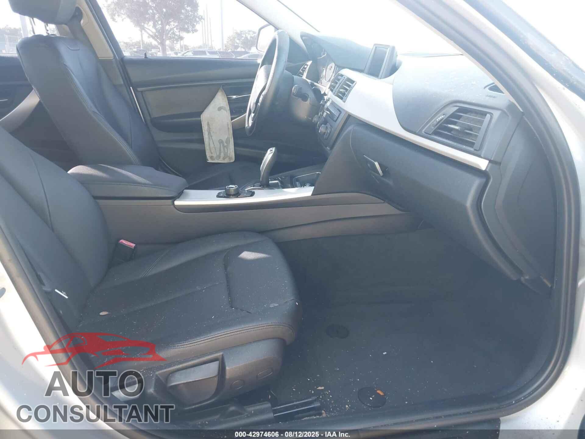 BMW 320I 2014 - WBA3C3C53EP661000