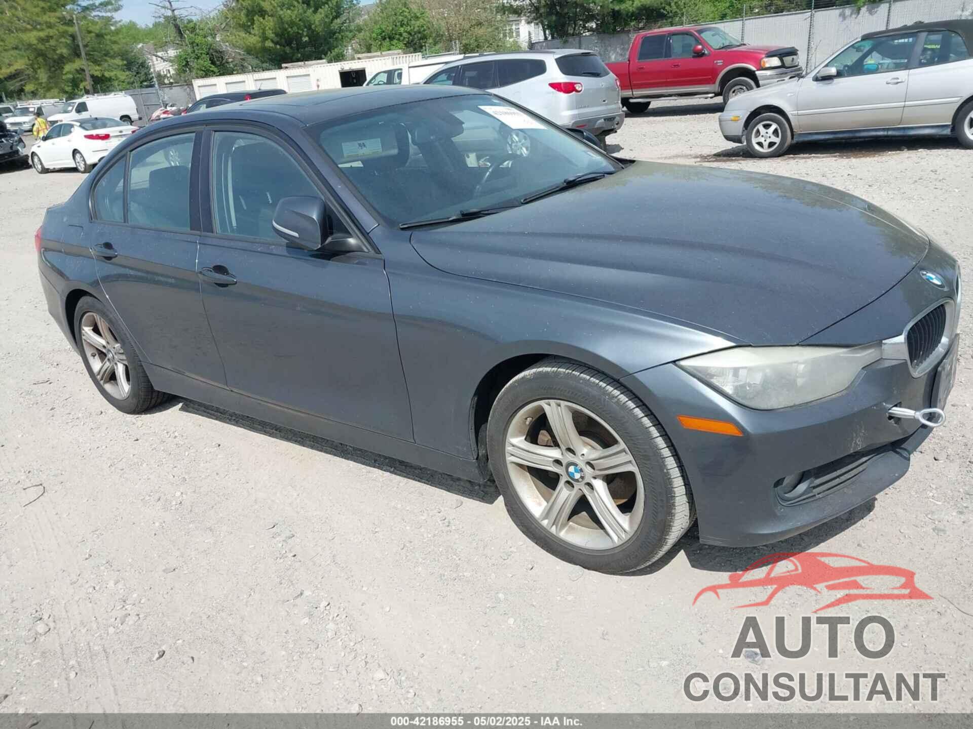 BMW 320I 2013 - WBA3C3C5XDF979586
