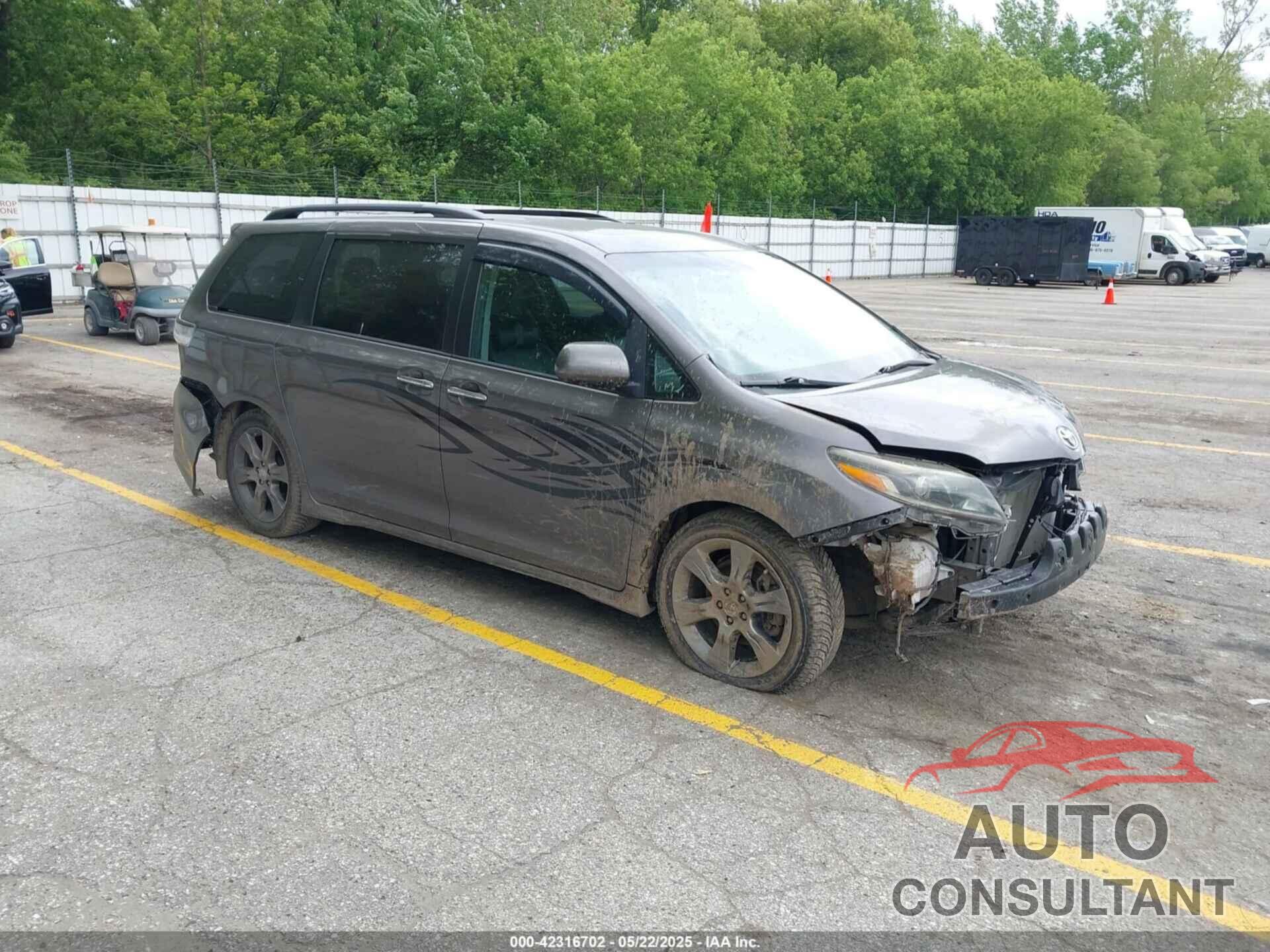 TOYOTA SIENNA 2015 - 5TDXK3DC9FS641104