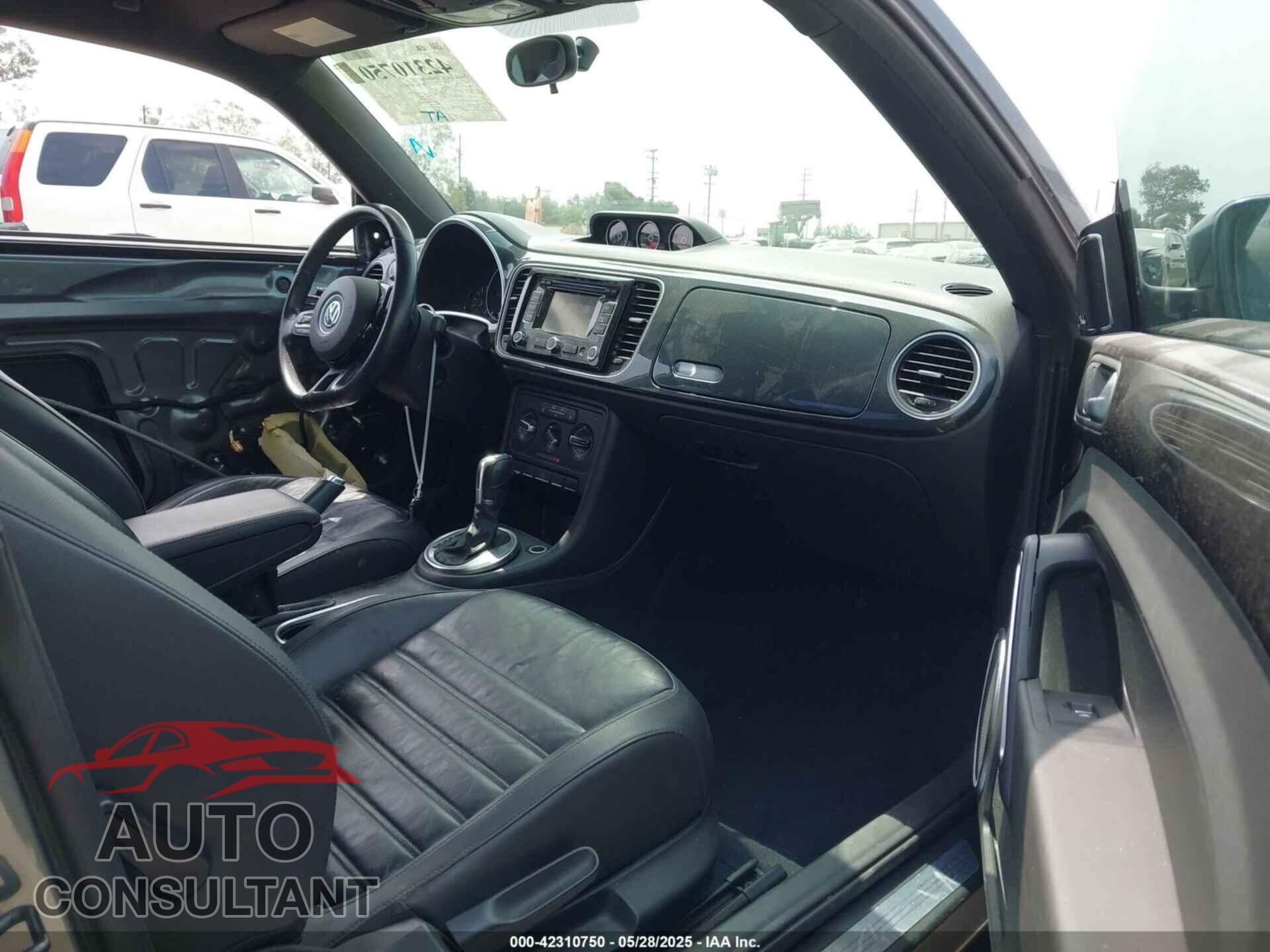 VOLKSWAGEN BEETLE 2012 - 3VWVA7AT2CM642142