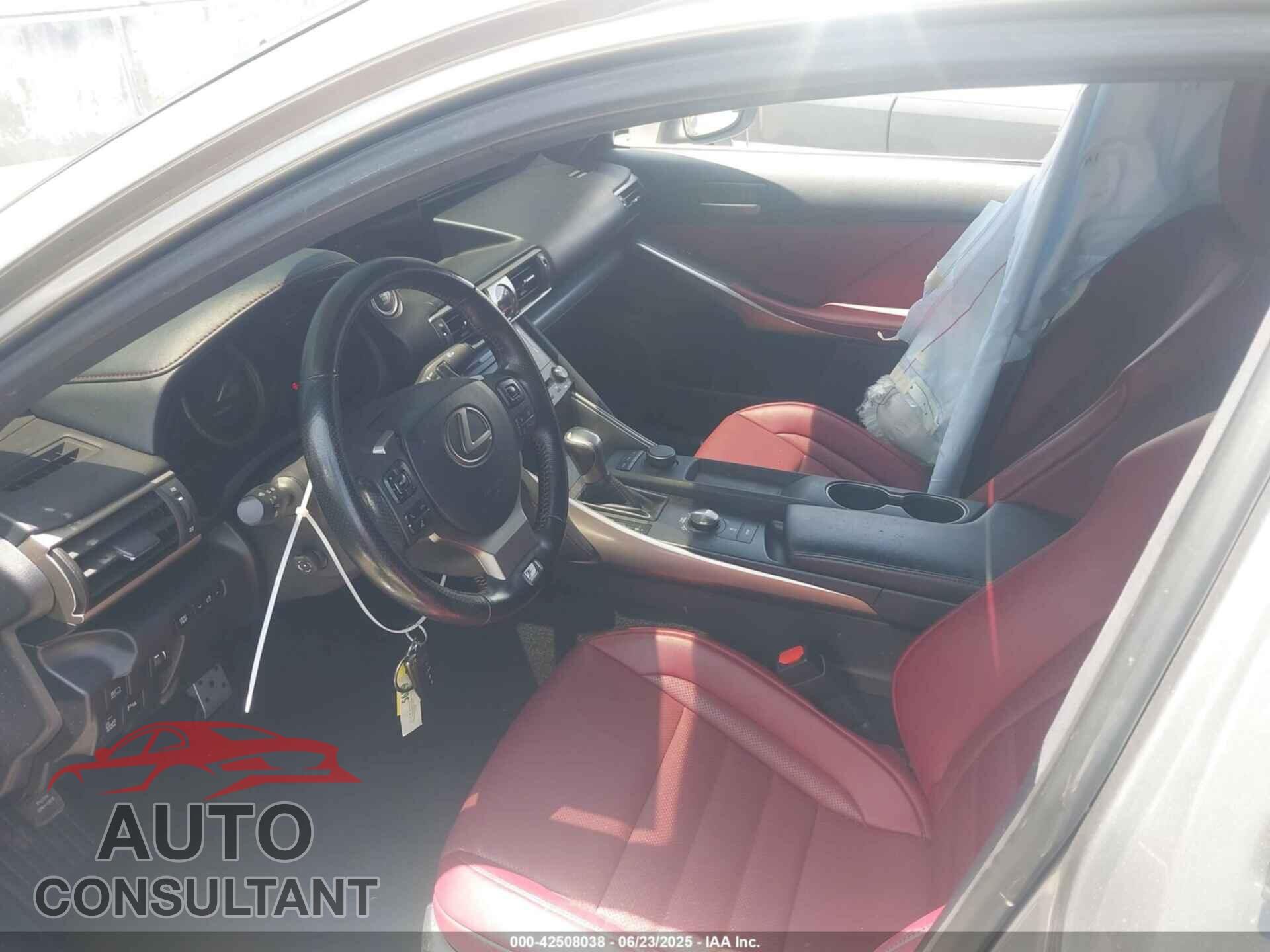LEXUS IS 2018 - JTHBA1D22J5073560