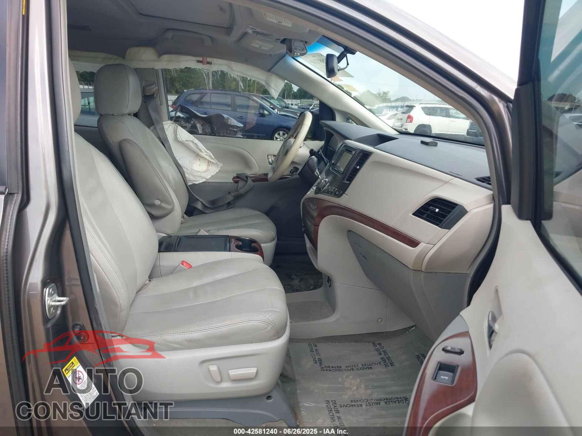 TOYOTA SIENNA 2013 - 5TDYK3DC8DS386897