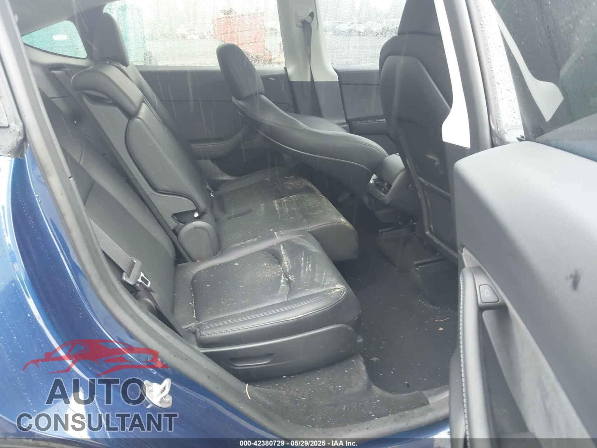 TESLA MODEL Y 2024 - 7SAYGAEE6RF988976
