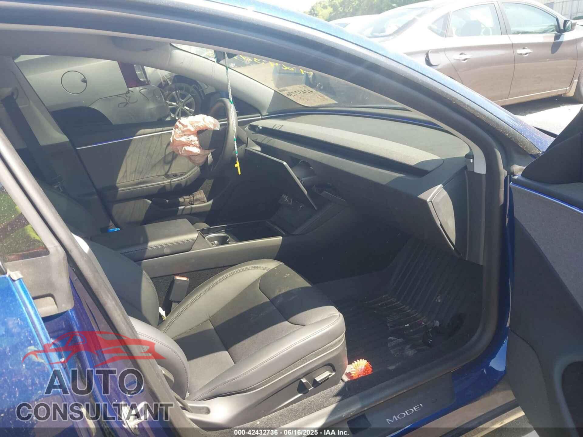 TESLA MODEL 3 2024 - 5YJ3E1EA8RF768989
