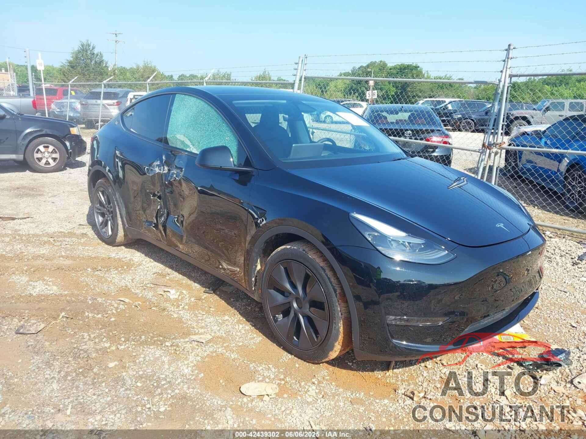 TESLA MODEL Y 2025 - 7SAYGAEE8SF284445
