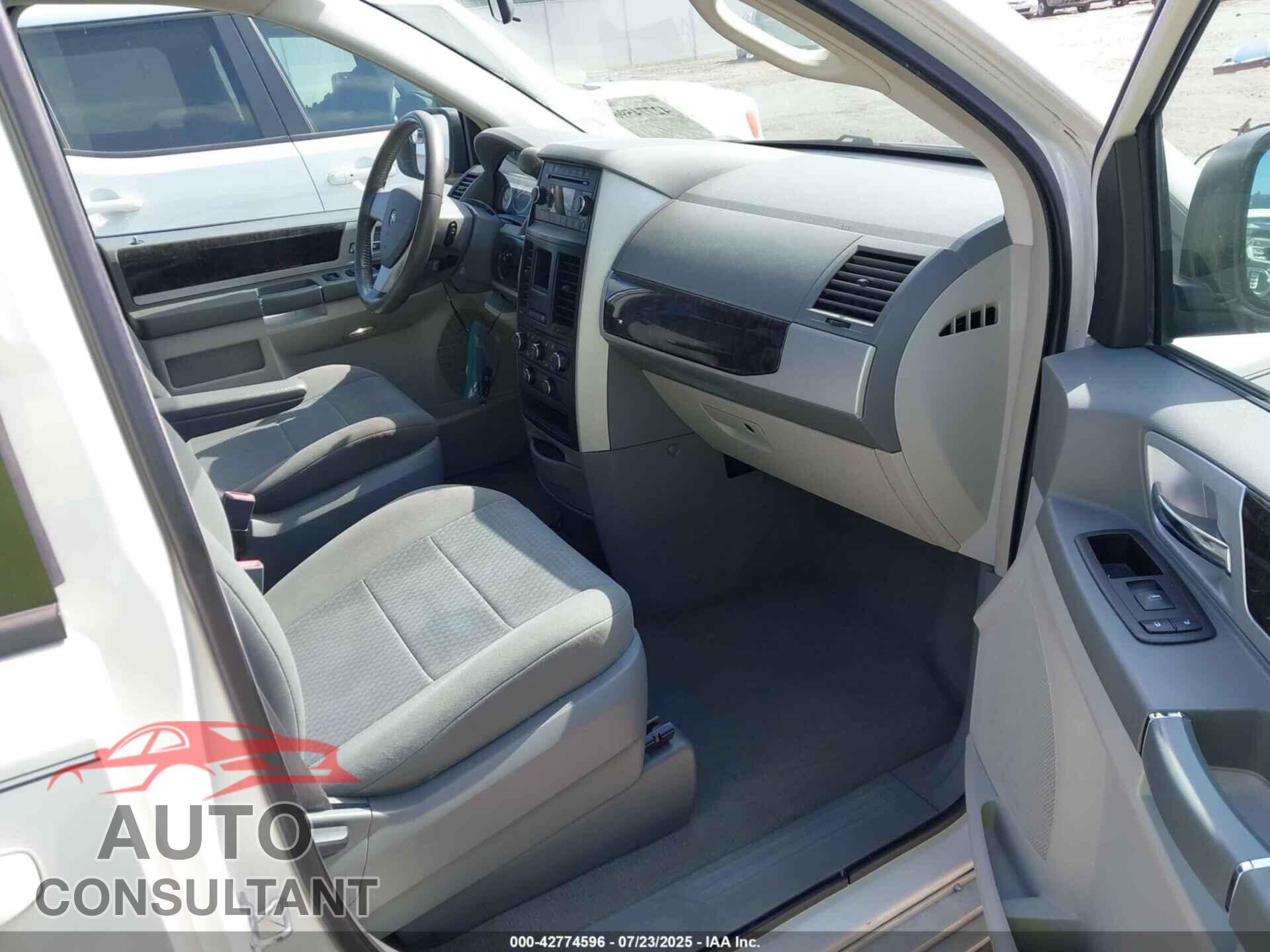 DODGE GRAND CARAVAN 2010 - 2D4RN5D12AR408826
