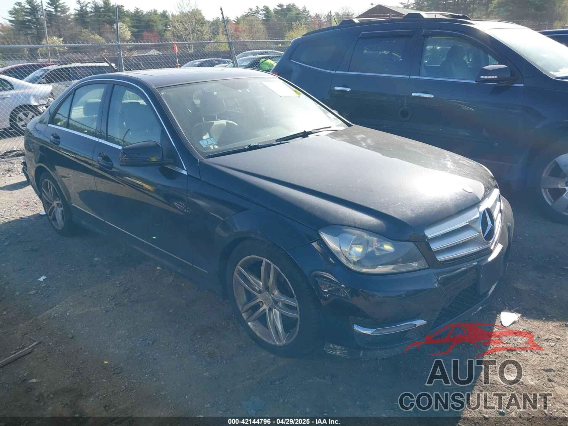 MERCEDES-BENZ C 300 2013 - WDDGF8AB2DR287909
