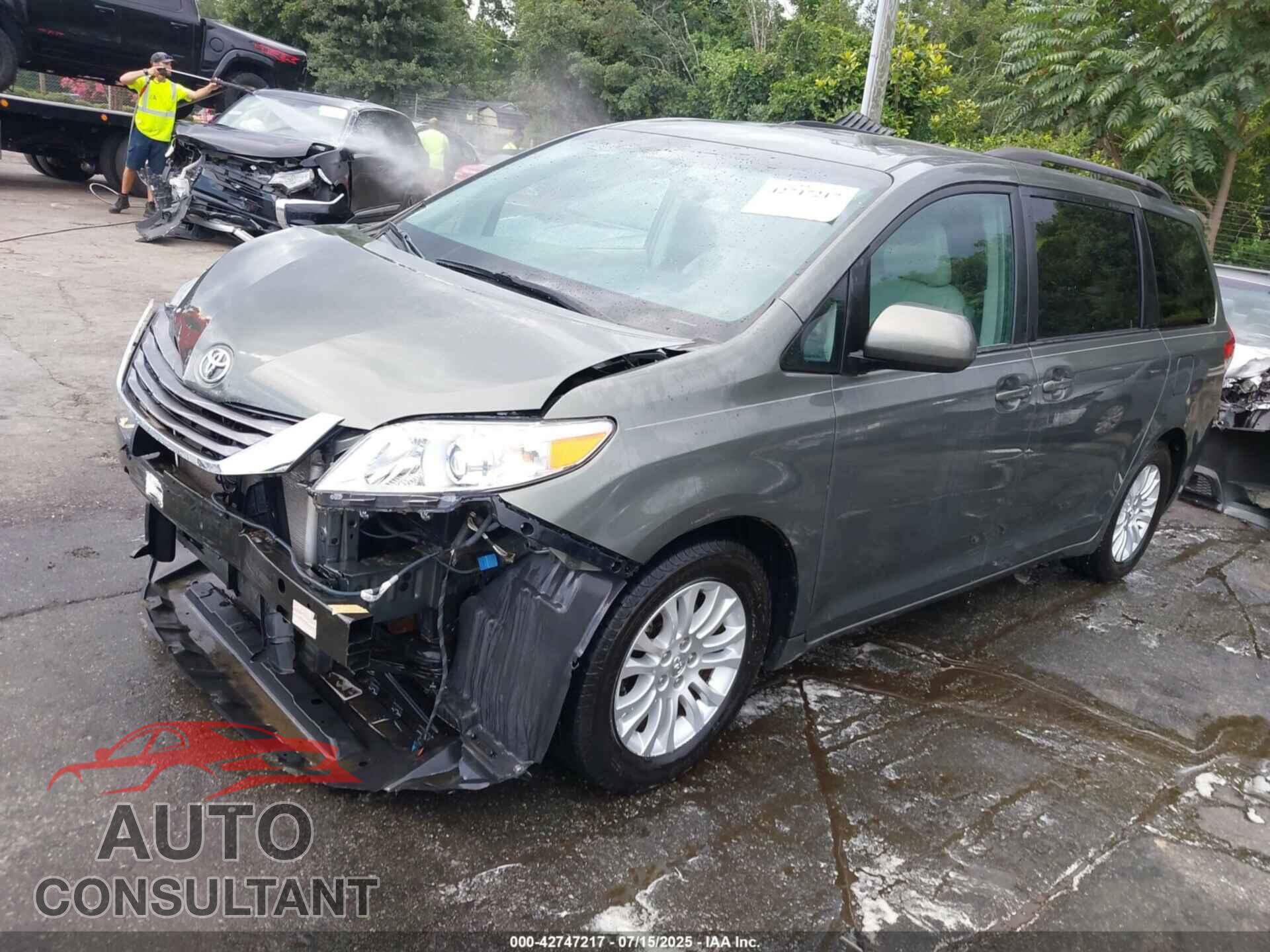 TOYOTA SIENNA 2013 - 5TDYK3DC5DS329850