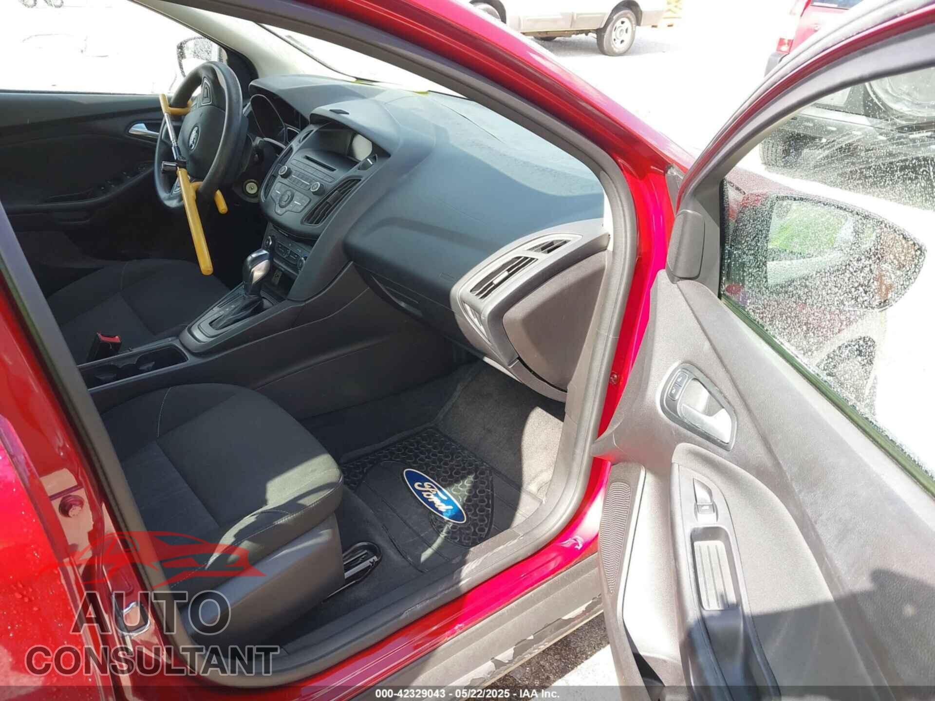FORD FOCUS 2015 - 1FADP3F28FL255516