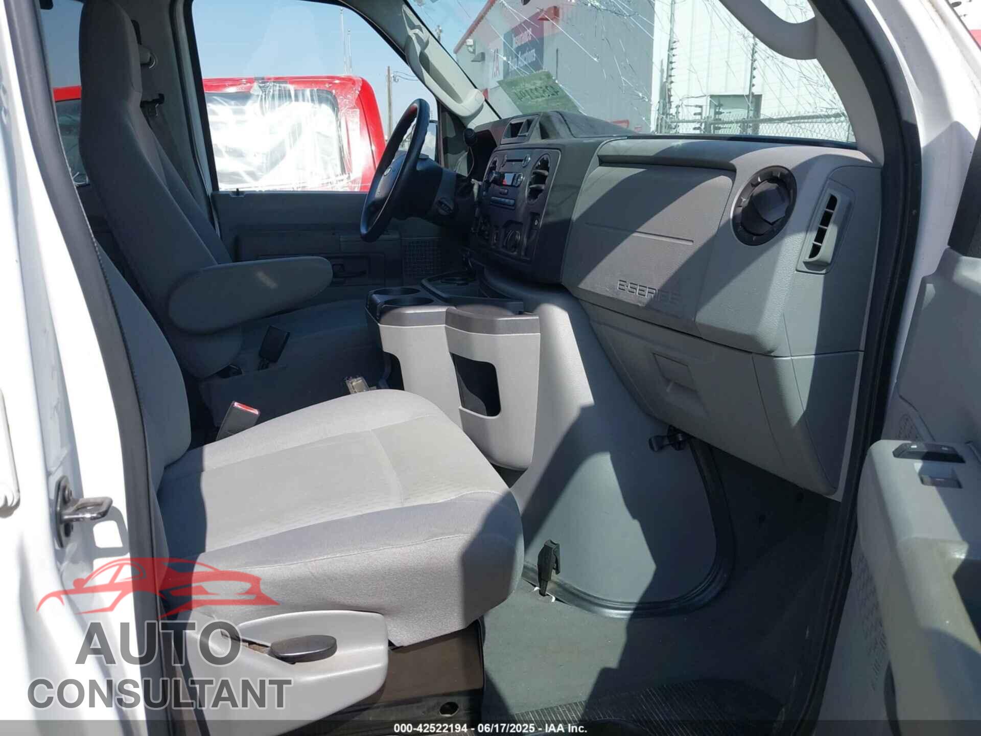 FORD E-350 SUPER DUTY 2011 - 1FBSS3BL5BDA35967
