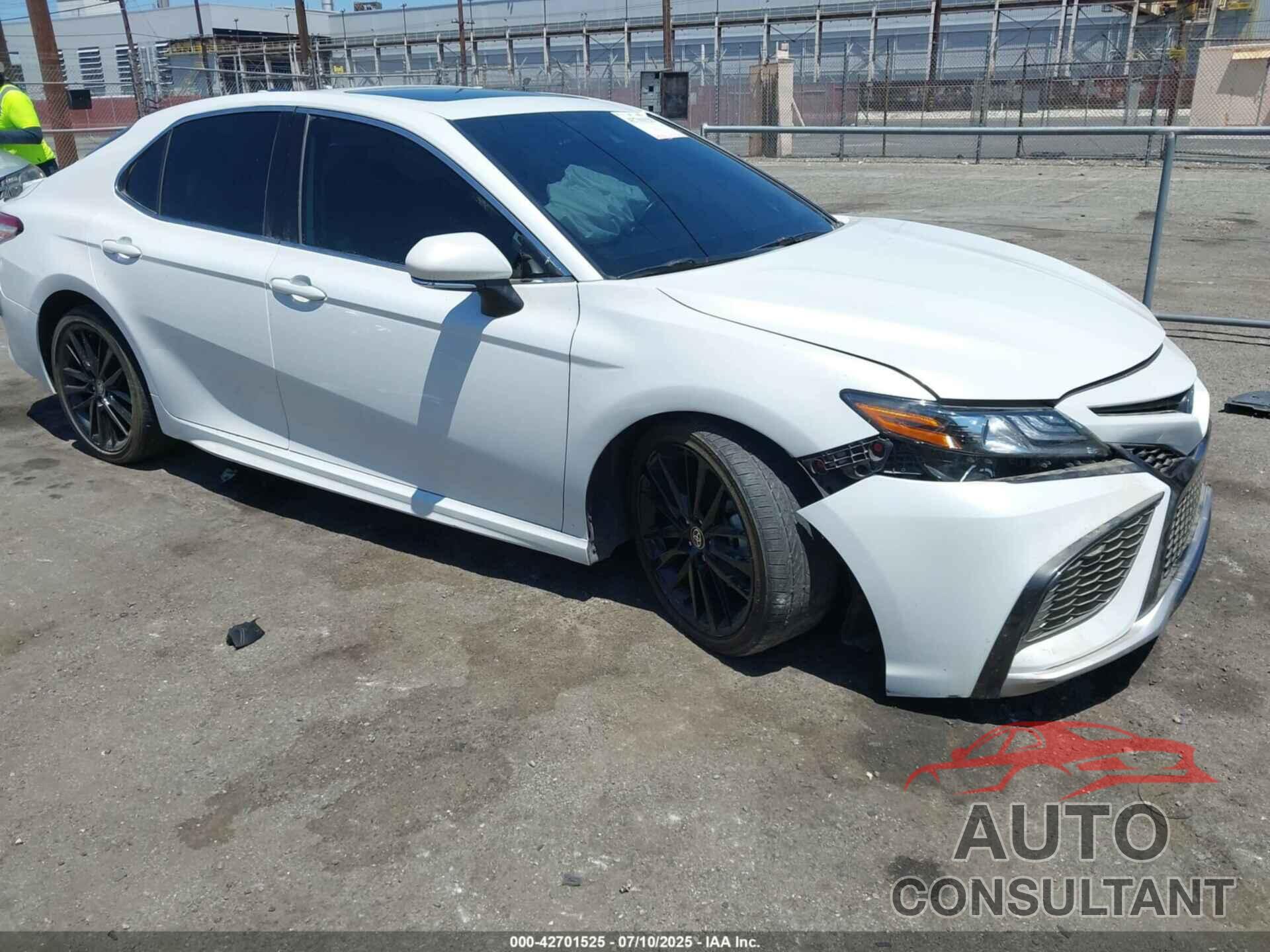 TOYOTA CAMRY 2022 - 4T1K31AK4NU039885