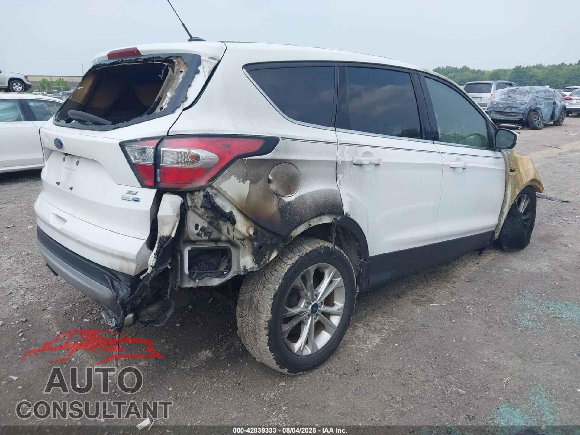 FORD ESCAPE 2017 - 1FMCU9GD4HUB75785
