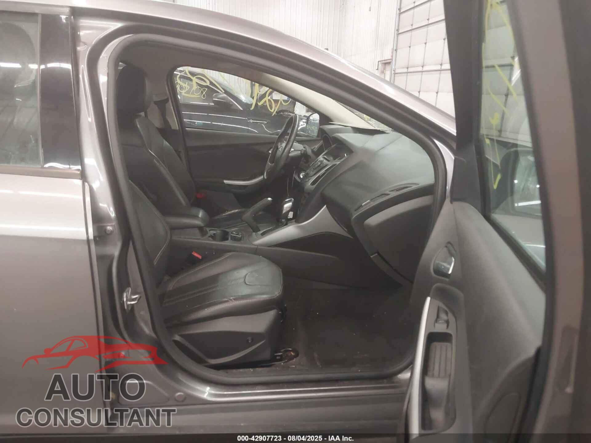 FORD FOCUS 2014 - 1FADP3F27EL209755
