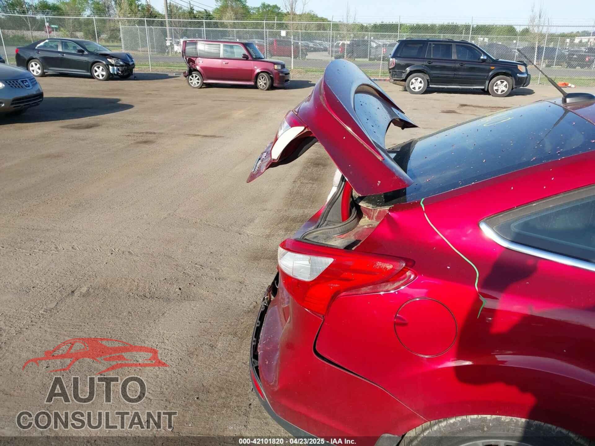 FORD FOCUS 2014 - 1FADP3J21EL104555