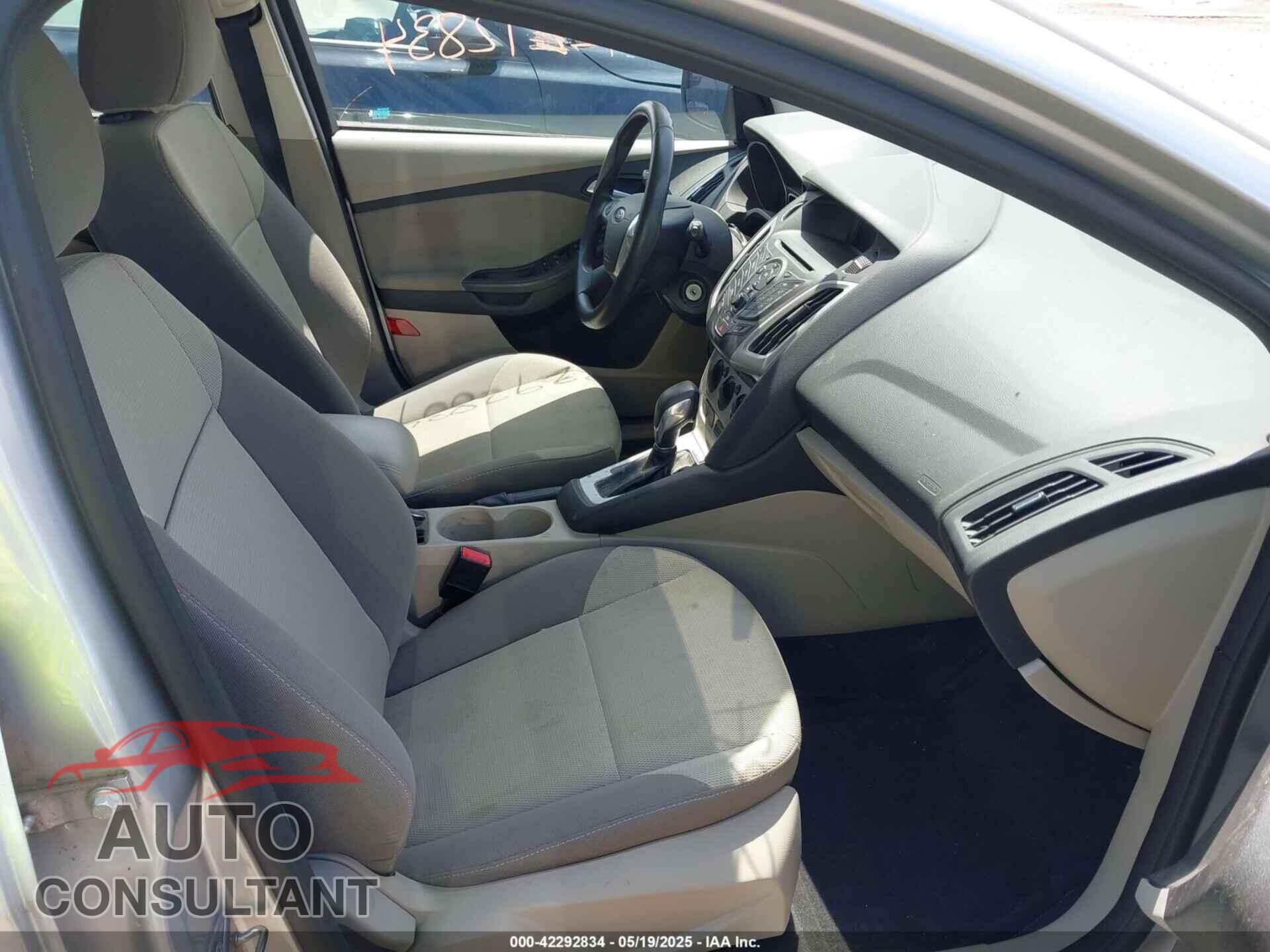 FORD FOCUS 2014 - 1FADP3K2XEL404562