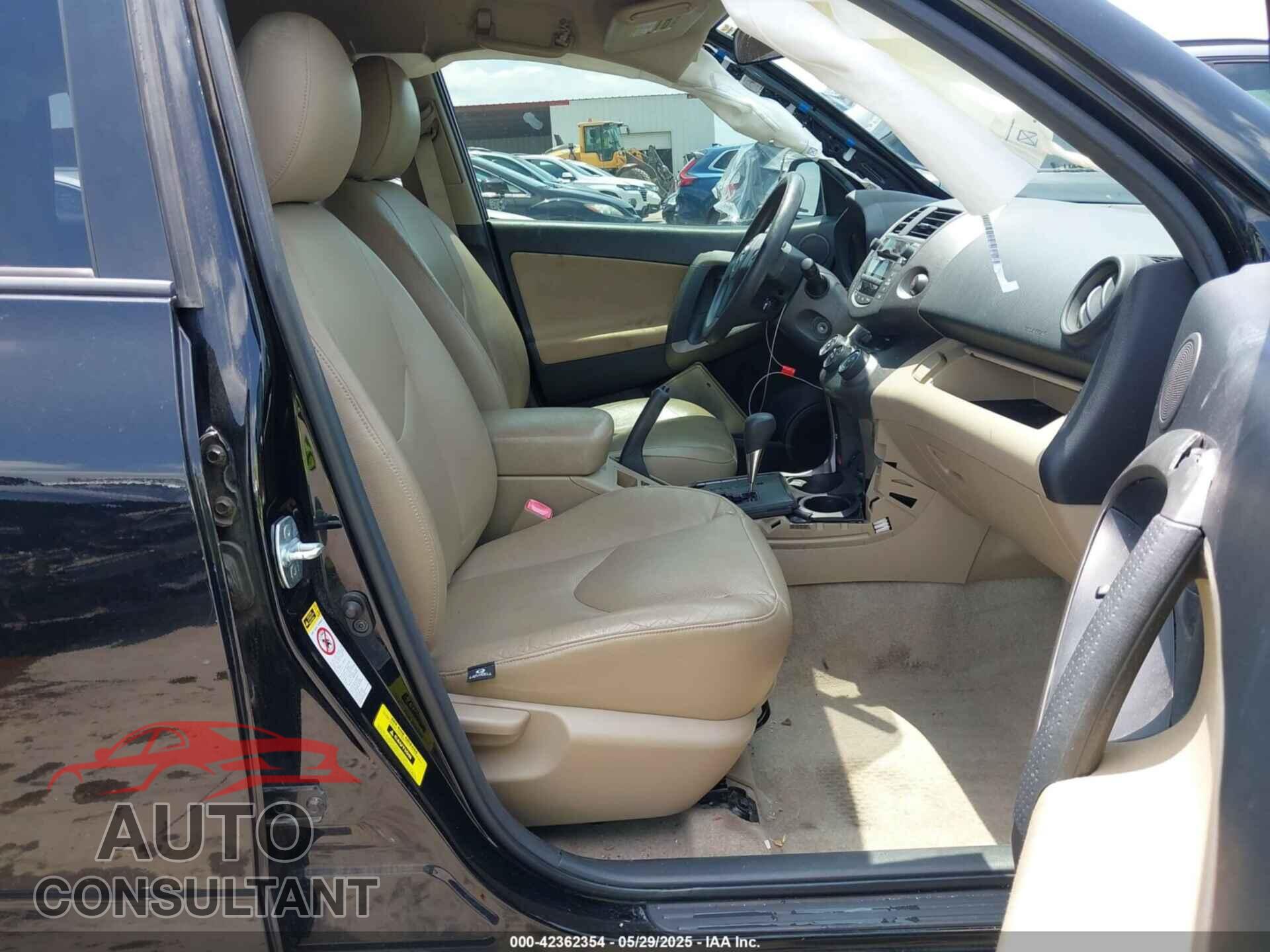 TOYOTA RAV4 2011 - JTMZF4DV6B5033500