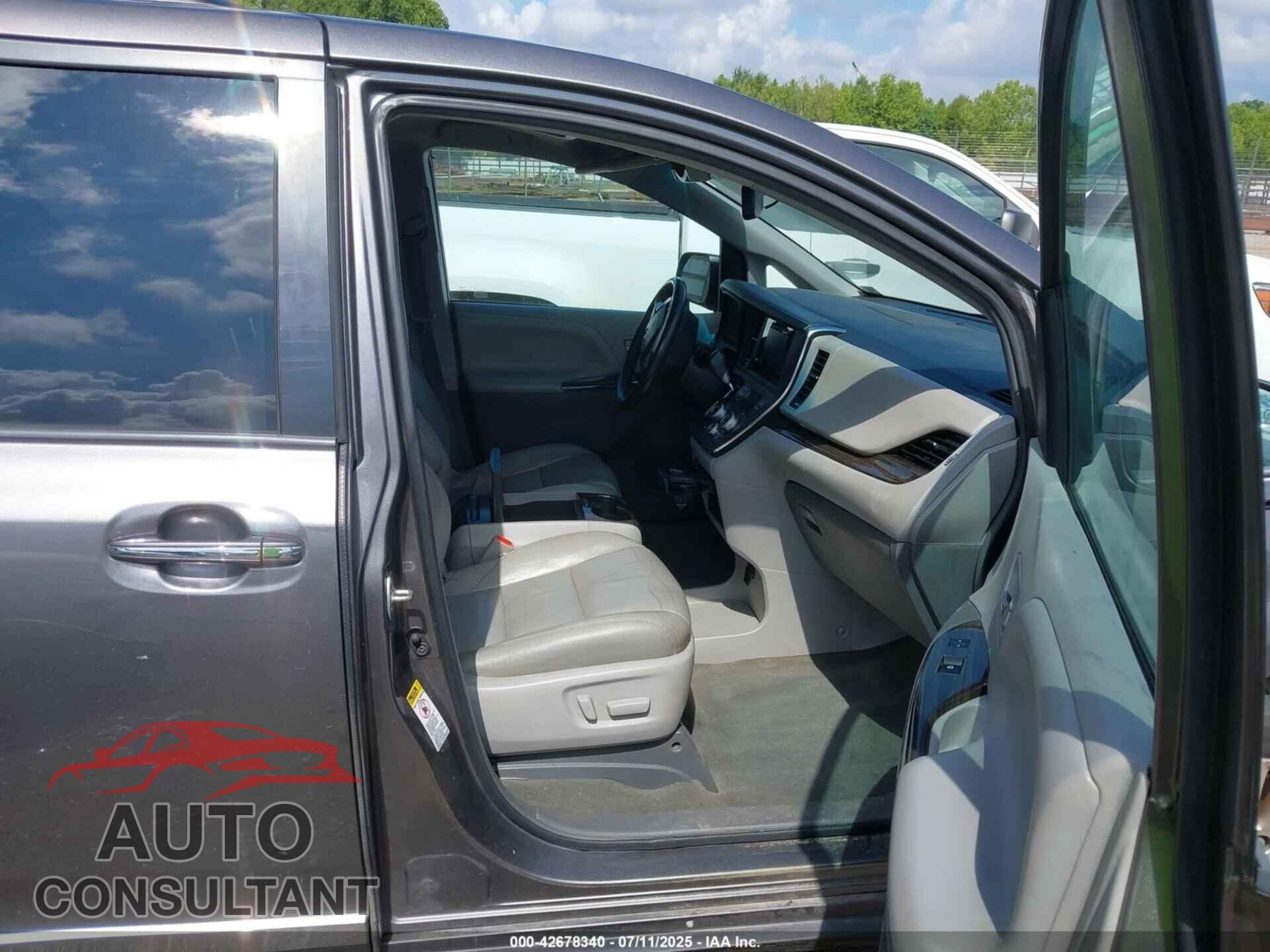 TOYOTA SIENNA 2017 - 5TDYZ3DC5HS891362