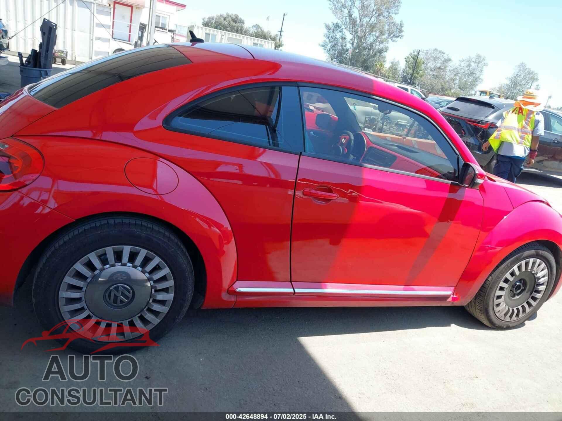VOLKSWAGEN BEETLE 2013 - 3VWJP7AT3DM659854