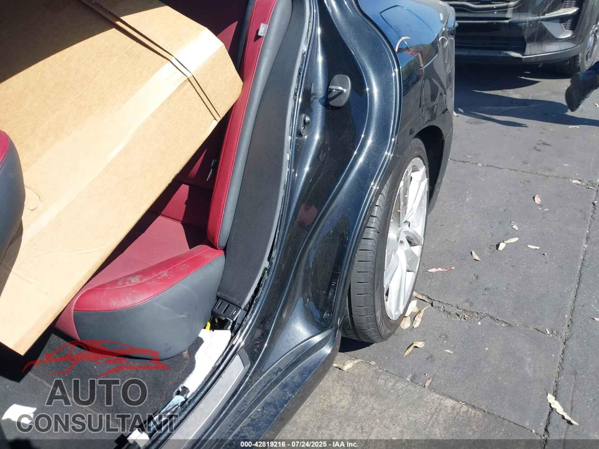 LEXUS IS 300 2021 - JTHAA1D25M5117471