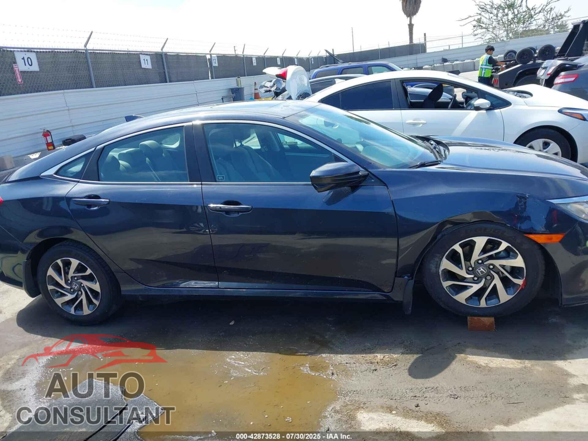 HONDA CIVIC 2018 - 2HGFC2F70JH606804