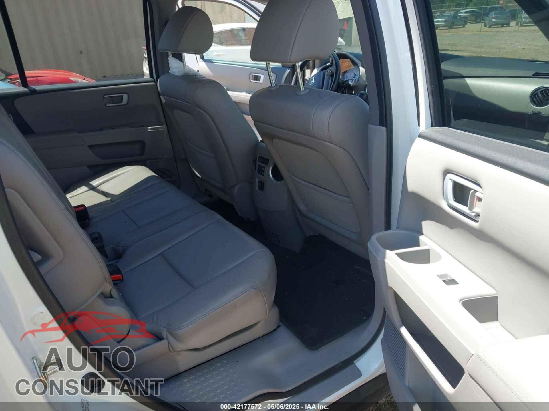 HONDA PILOT 2015 - 5FNYF3H5XFB014016