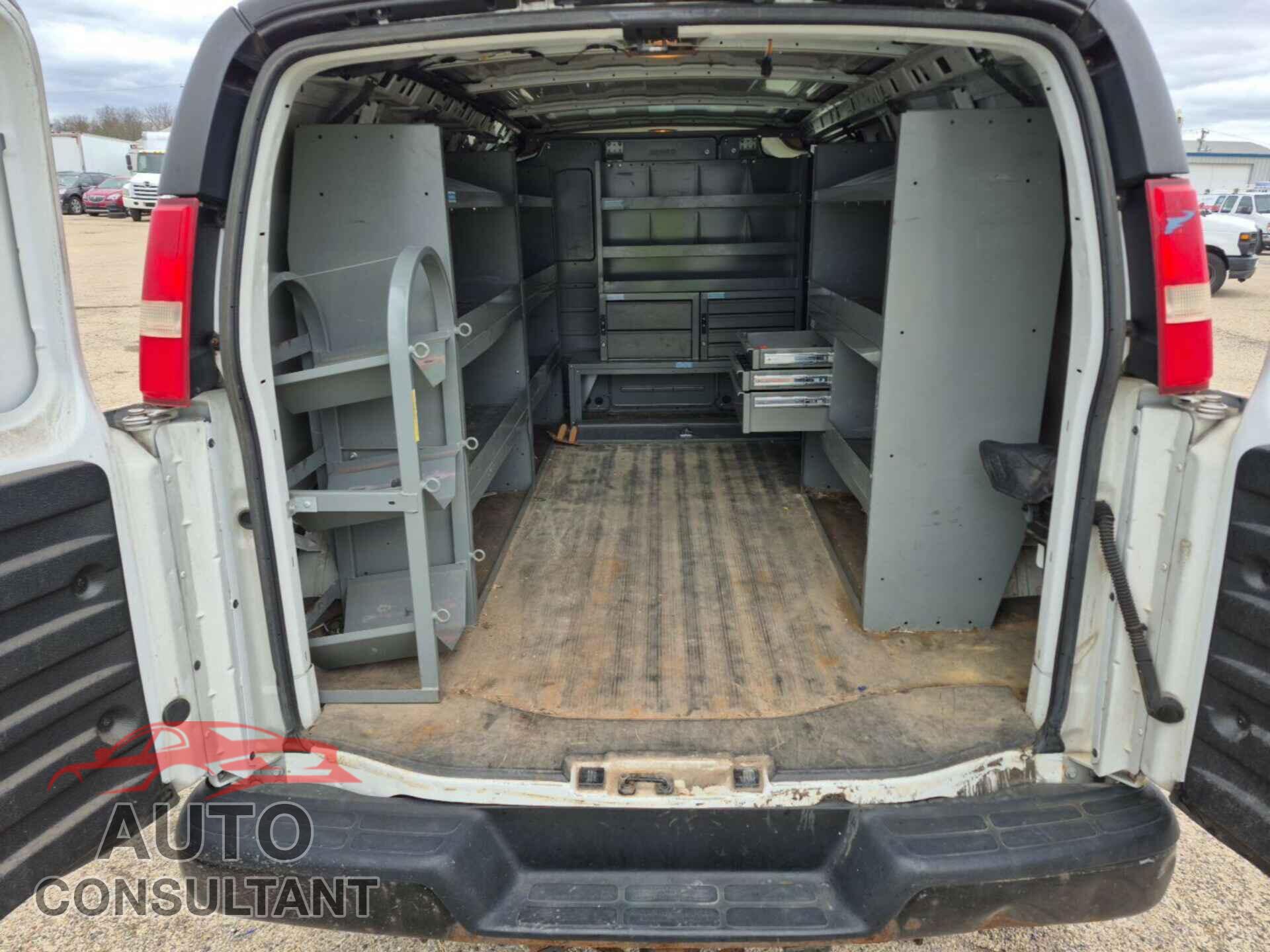 CHEVROLET EXPRESS G2500 2013 - 1GCWGFBA6D1106922
