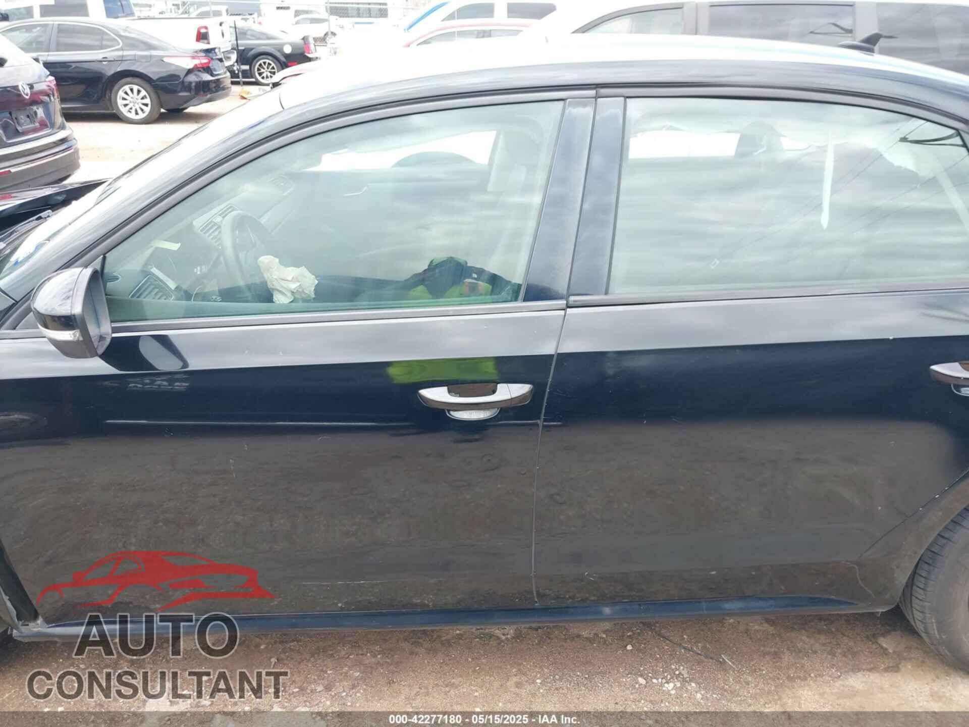 VOLKSWAGEN PASSAT 2013 - 1VWAP7A33DC142183