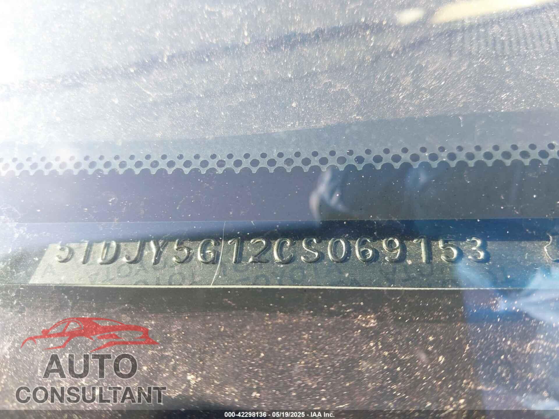 TOYOTA SEQUOIA 2012 - 5TDJY5G12CS069153