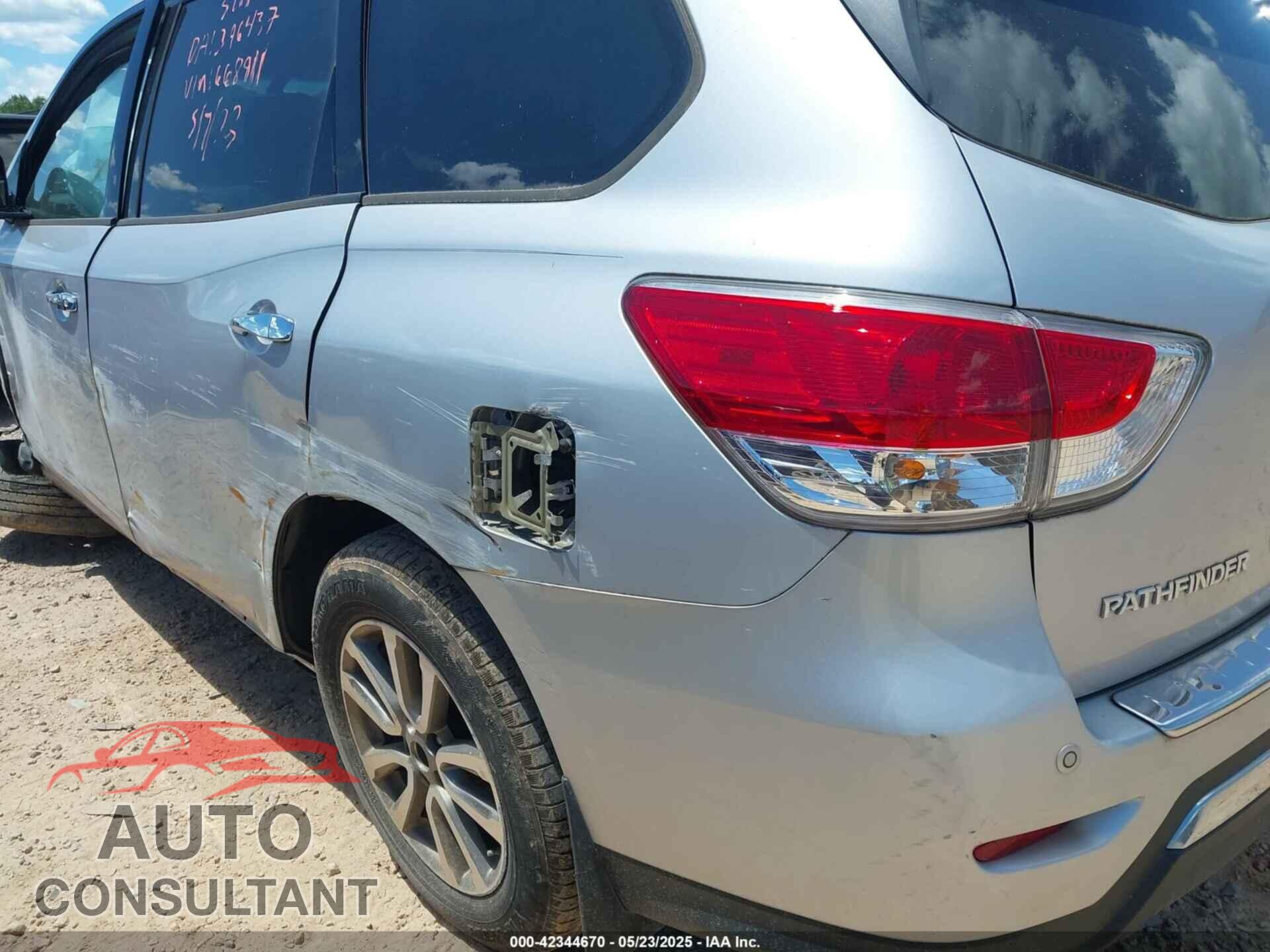 NISSAN PATHFINDER 2015 - 5N1AR2MM6FC668911