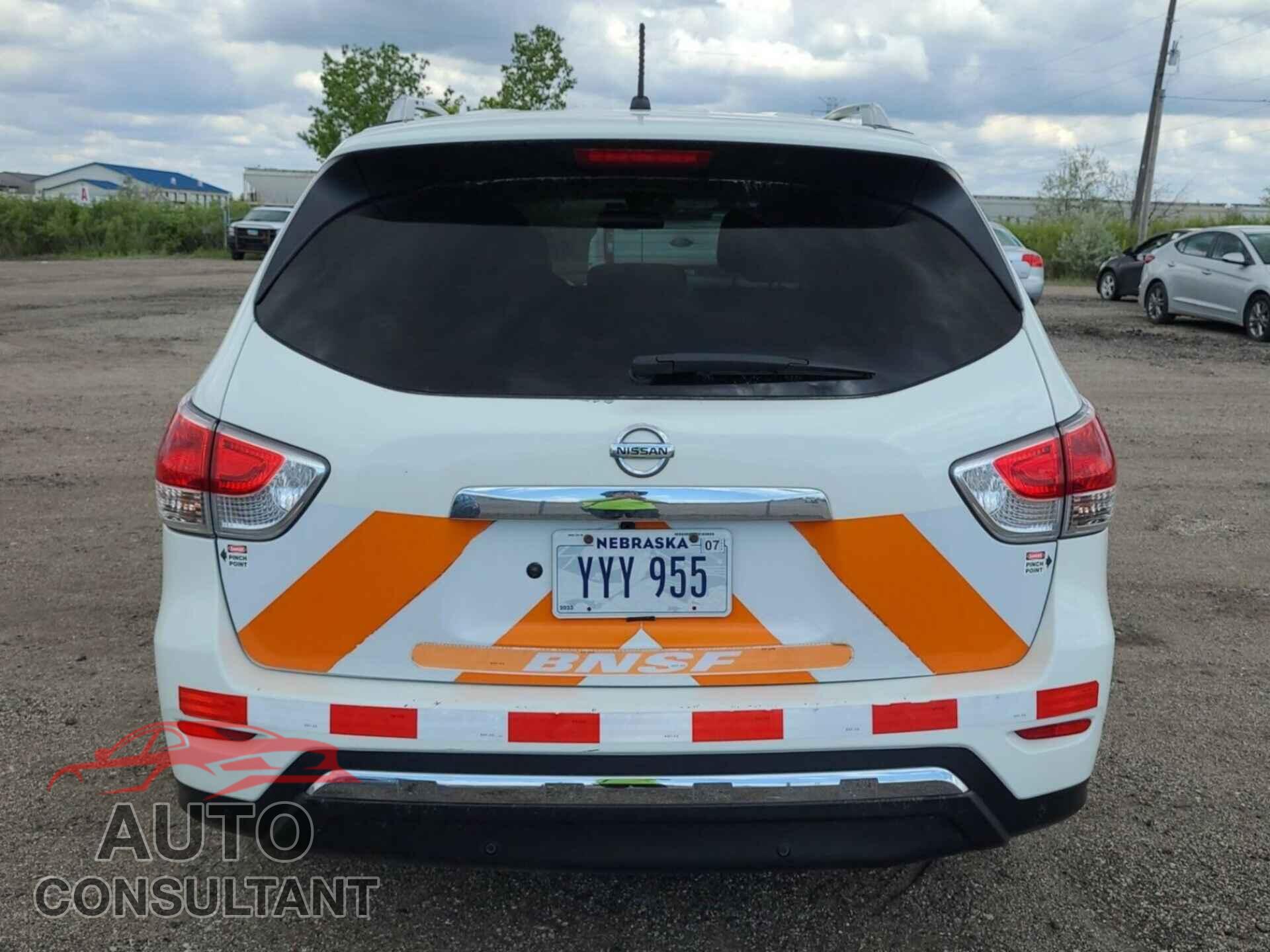 NISSAN PATHFINDER 2015 - 5N1AR2MMXFC676834