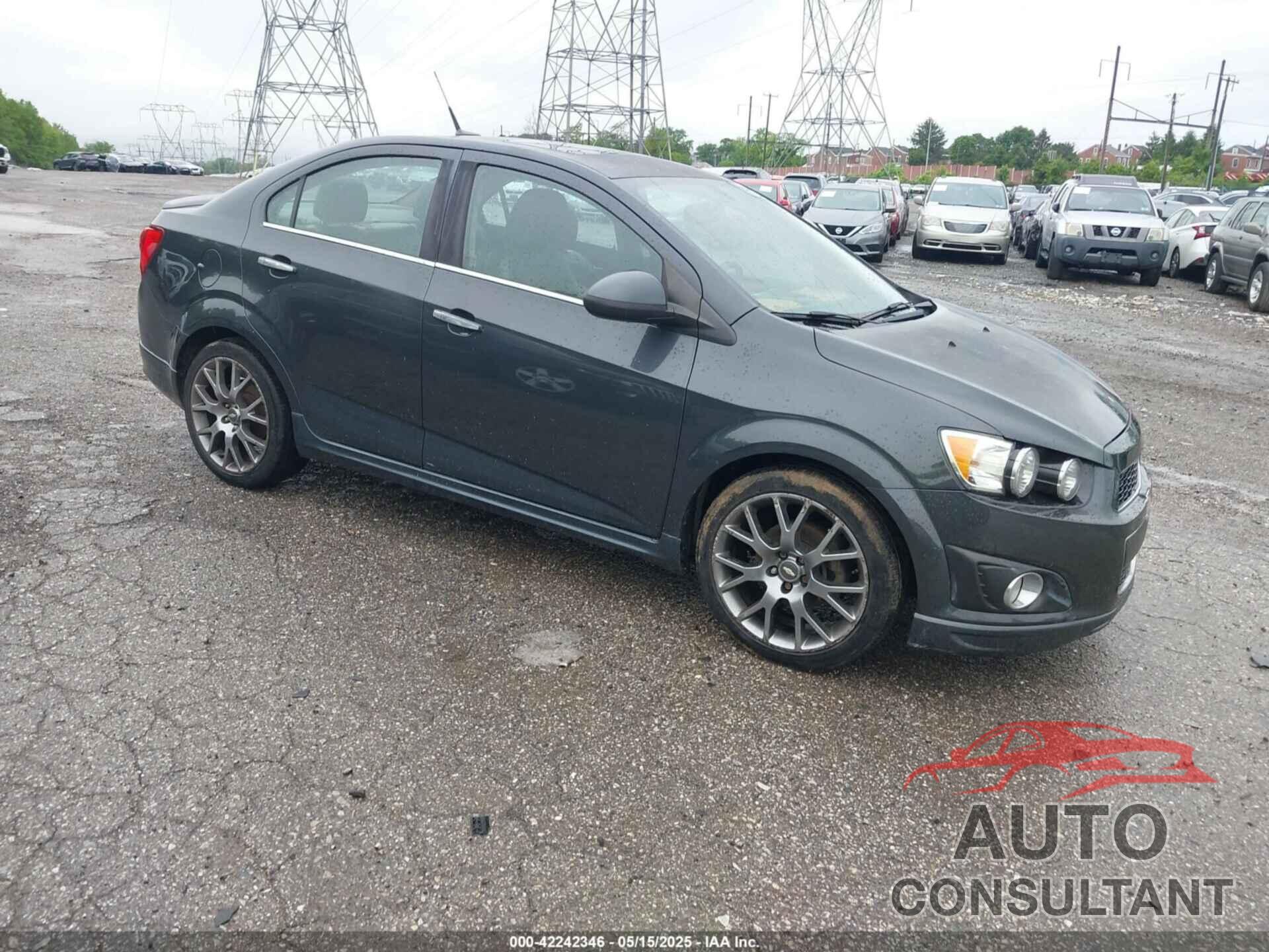 CHEVROLET SONIC 2014 - 1G1JF5SB2E4229027
