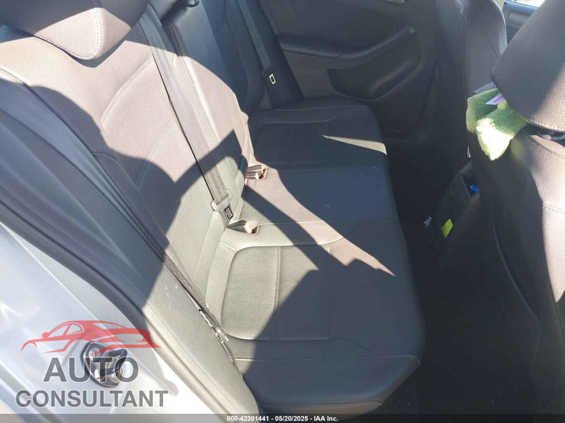 VOLKSWAGEN JETTA 2012 - 3VWDP7AJ5CM352597