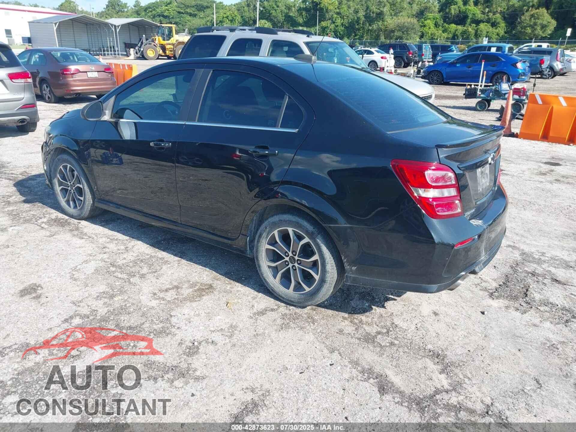 CHEVROLET SONIC 2018 - 1G1JD5SH2J4111631